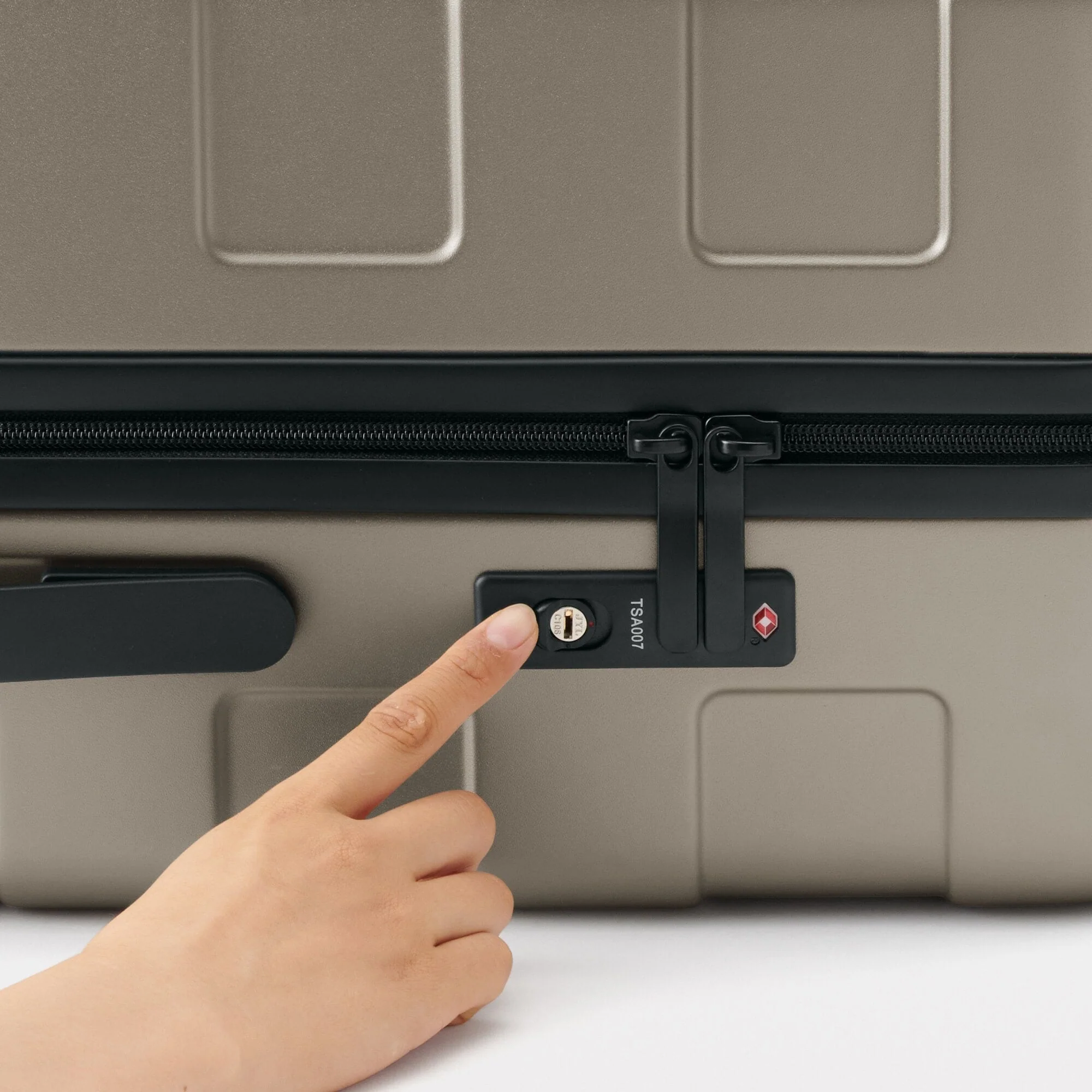 Adjustable Handle Hard Shell Suitcase 75L | Check-In - Image 48