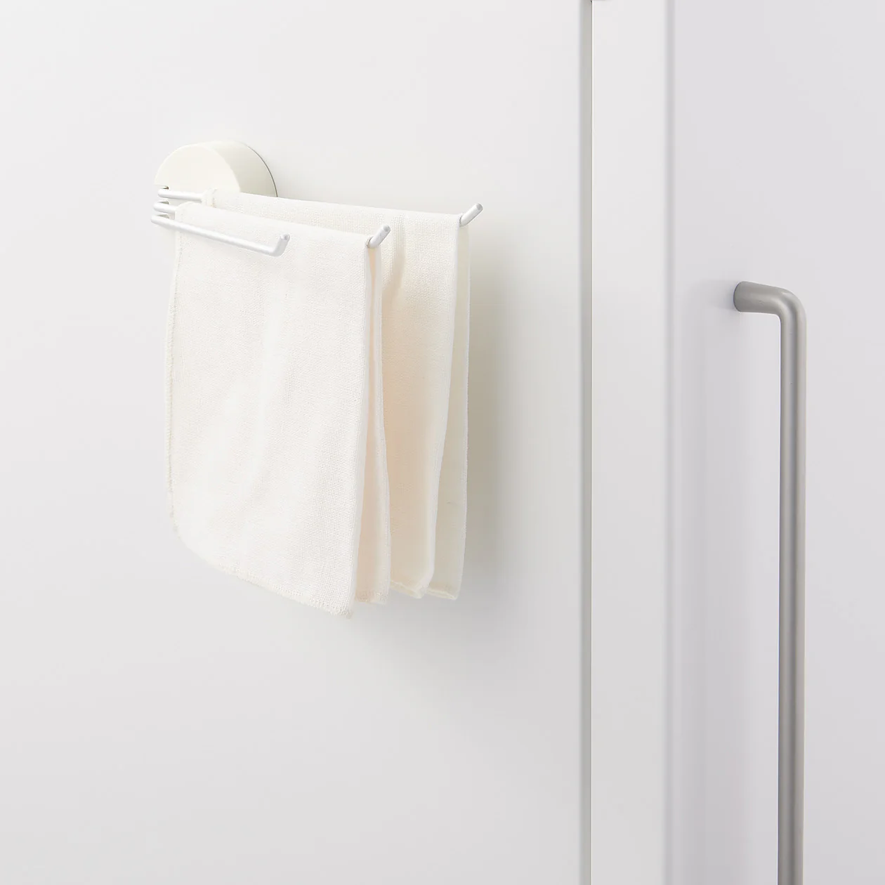 Aluminium Kitchen Towel Hanger with Suction Cup - Image 2