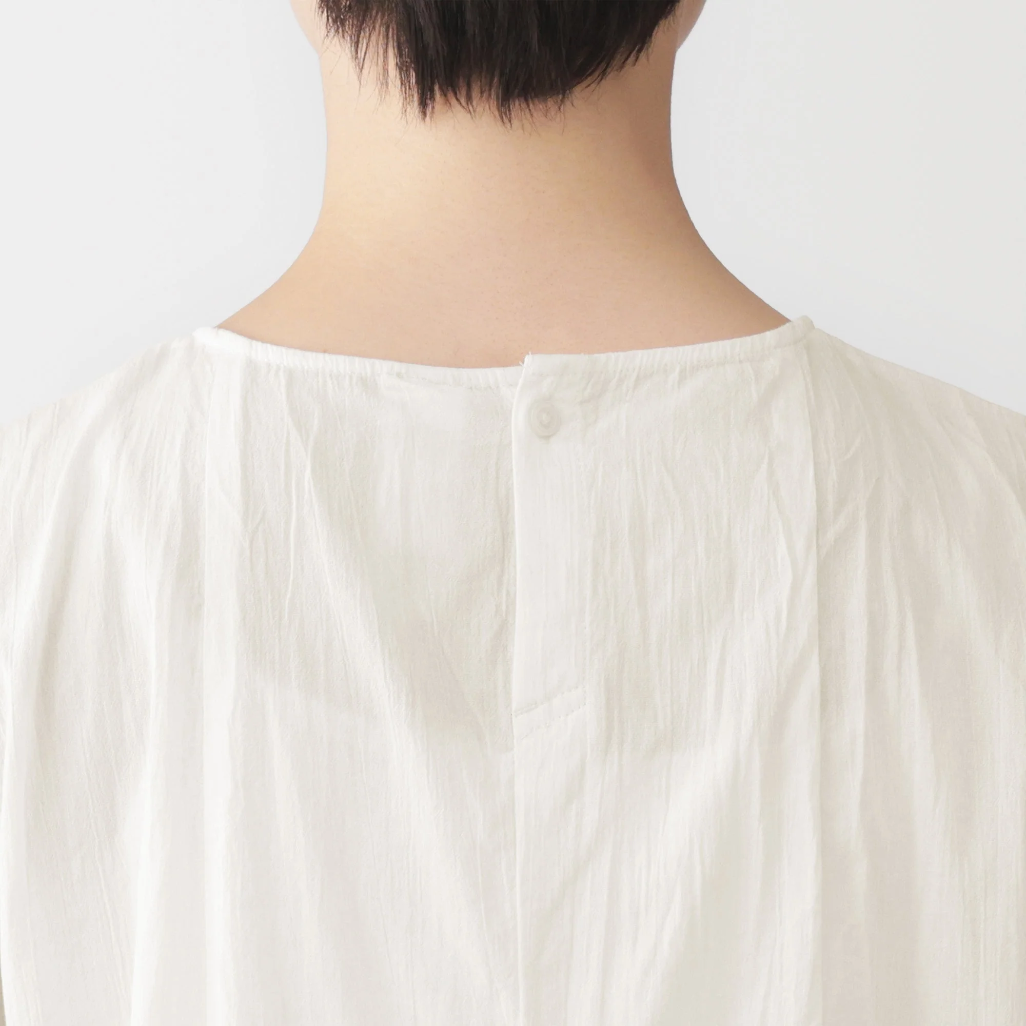 Cotton Crepe Sleeveless Blouse - Image 19