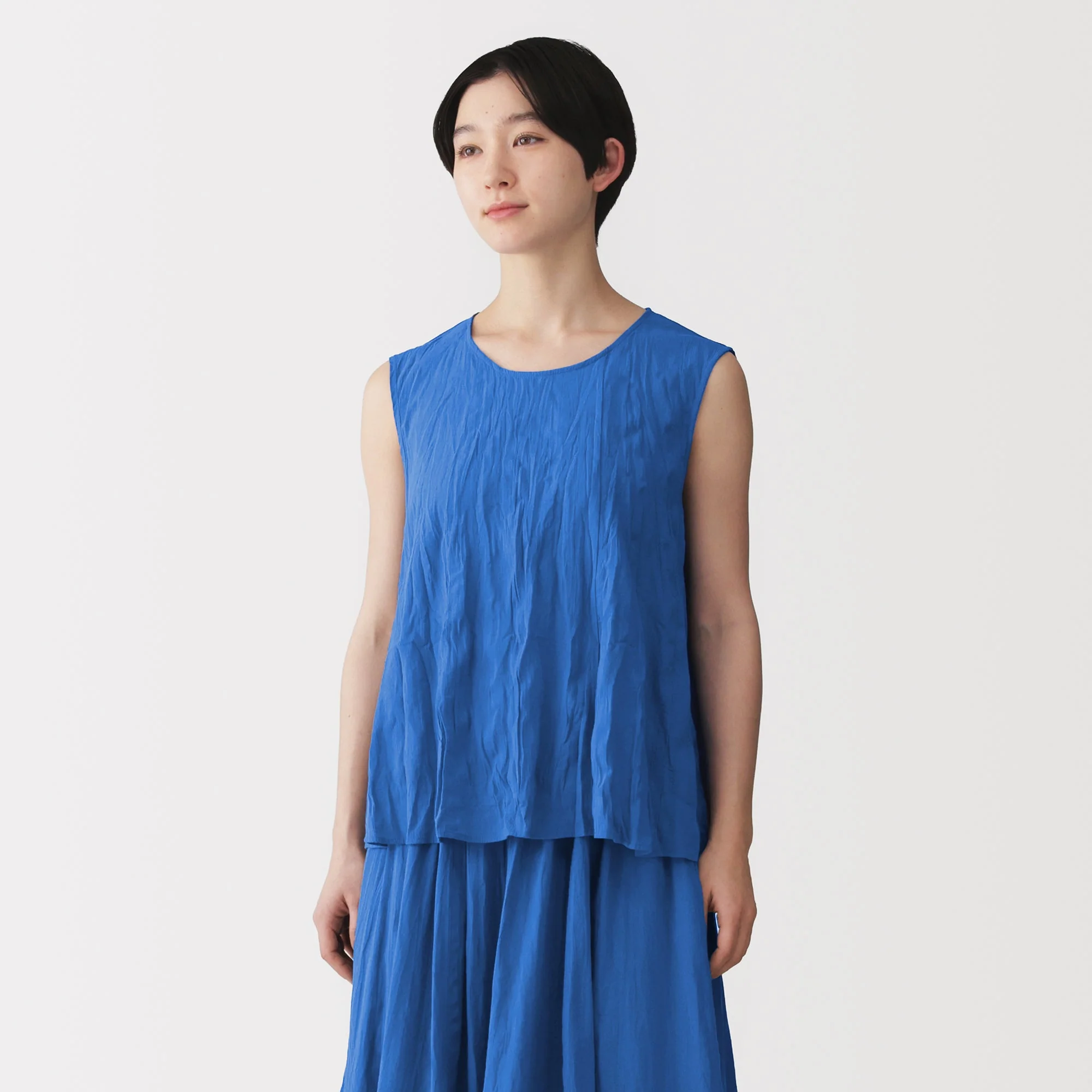 Cotton Crepe Sleeveless Blouse - Image 24