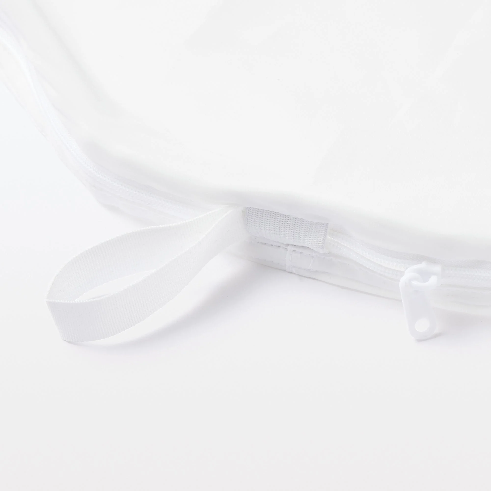 Densely Woven Fiber-Shielding Laundry Net for Large Items - Image 3