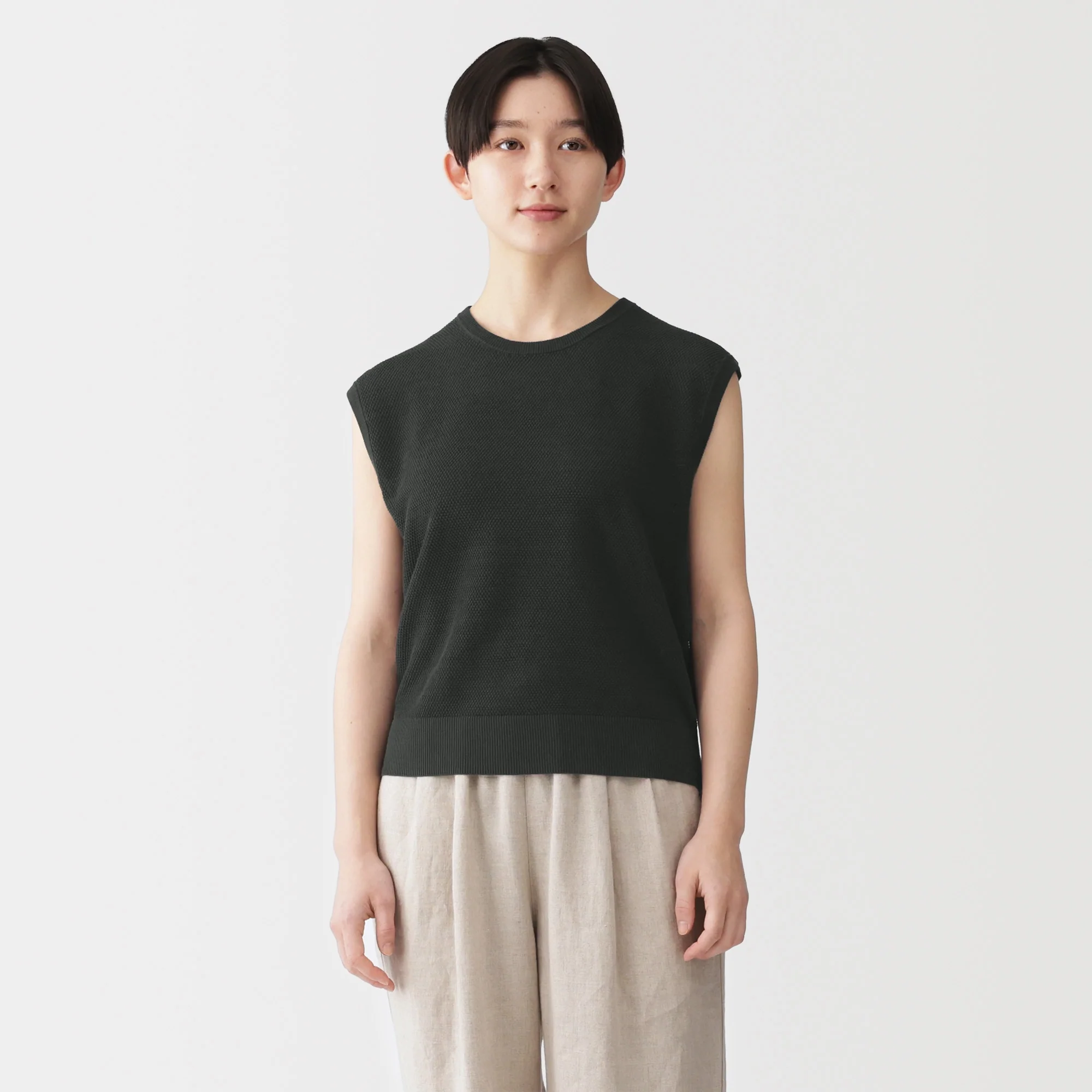 High-Twist Cotton Sleeveless Sweater - Image 17