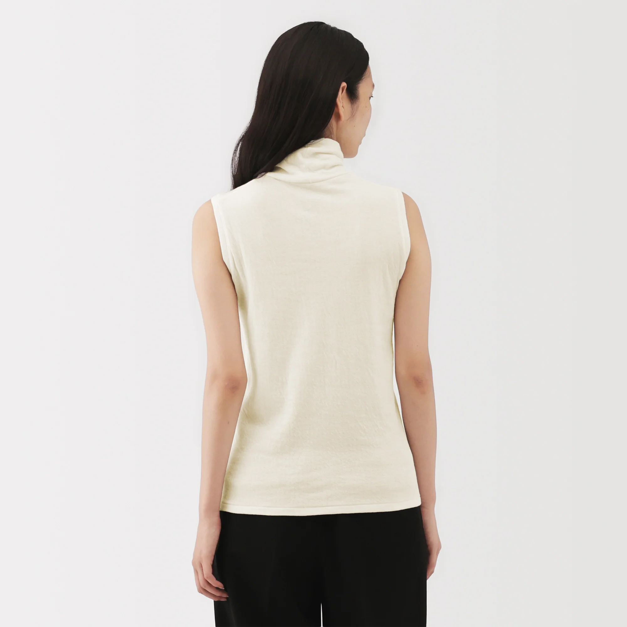 Labo Cotton Cashmere Sleeveless Turtleneck T-Shirt - Image 15