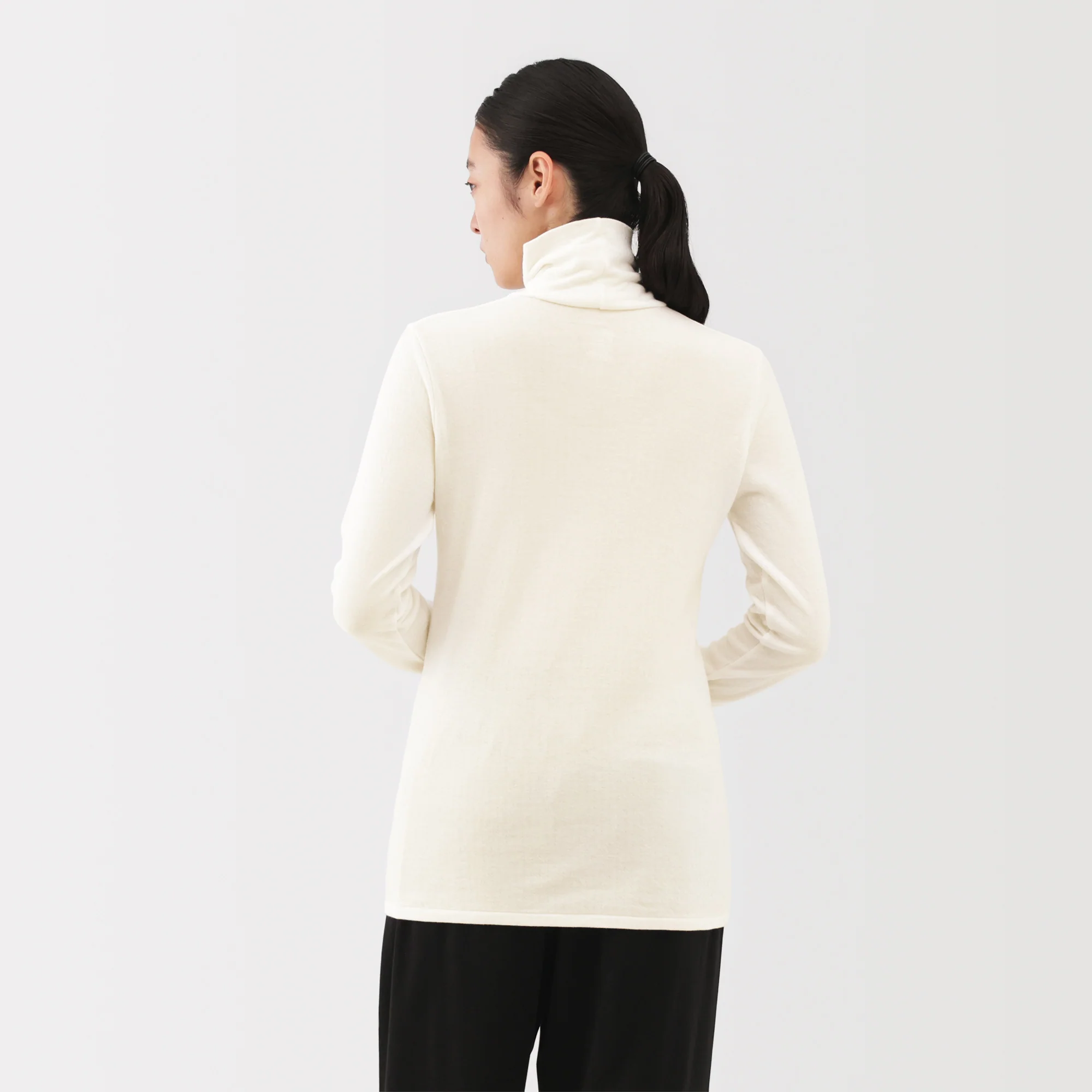 Labo Cotton Cashmere Turtleneck T-Shirt - Image 15