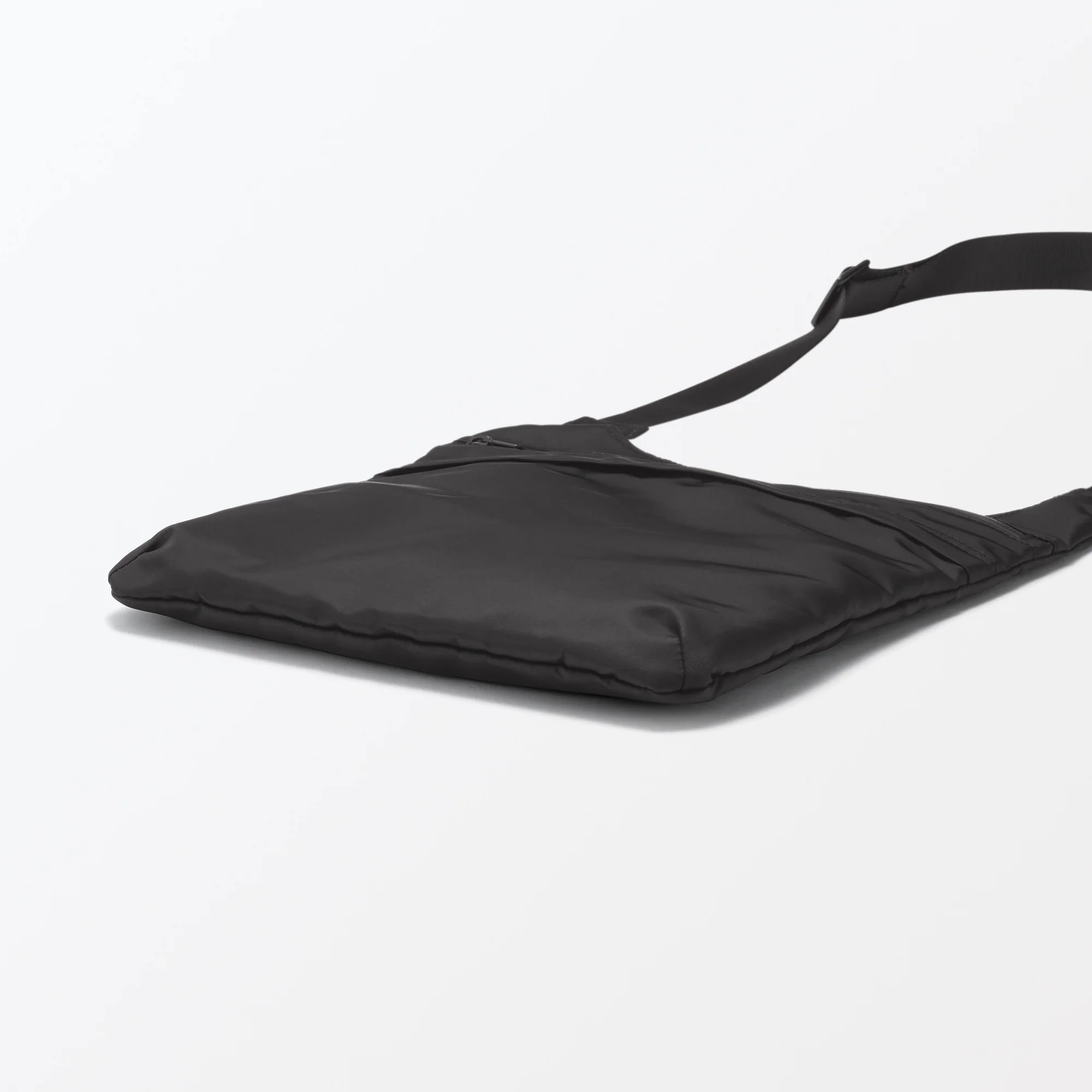 Labo Nylon Shoulder Bag - Image 17