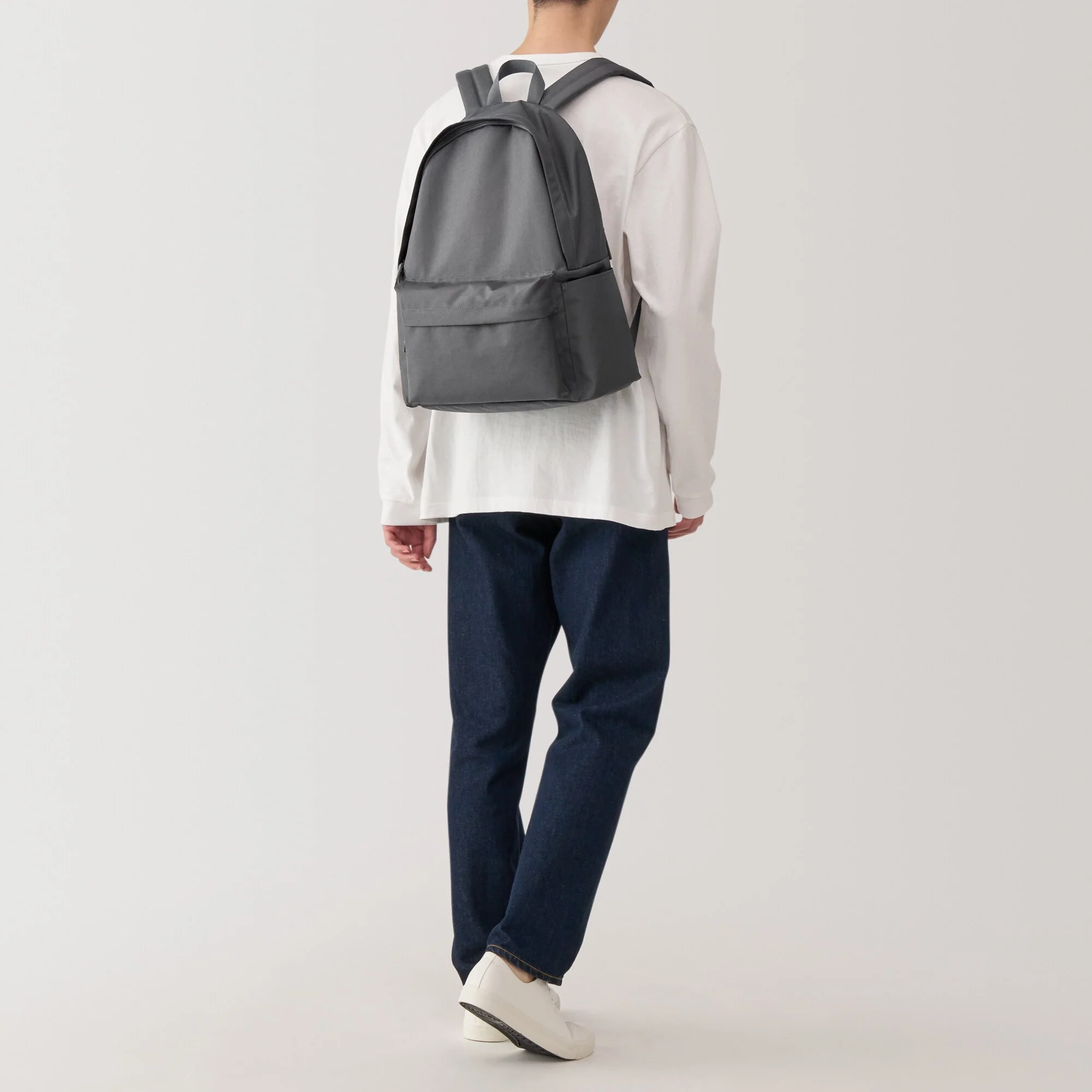 Less Tiring Water Repellent Backpack - Image 3