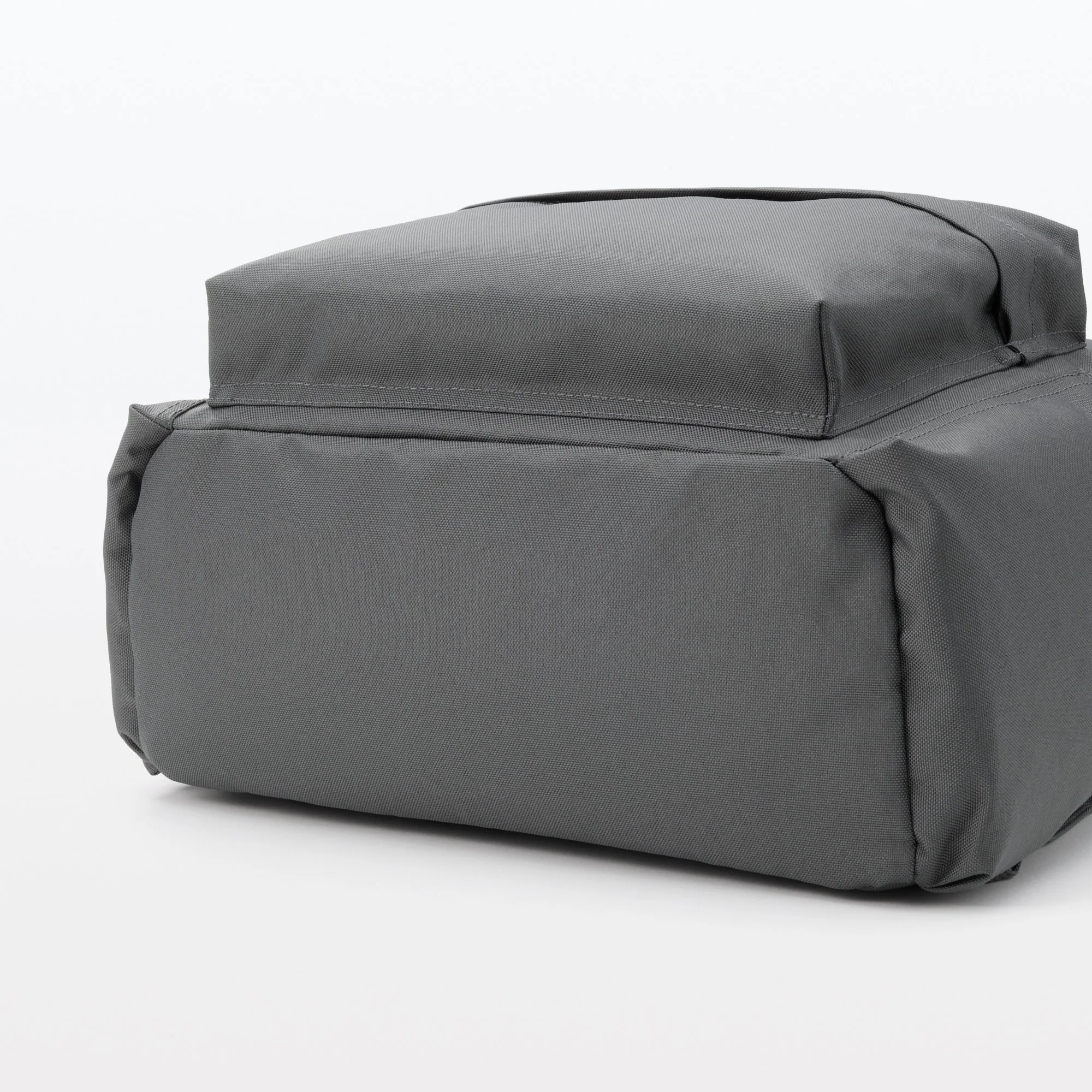 Less Tiring Water Repellent Backpack - Image 7