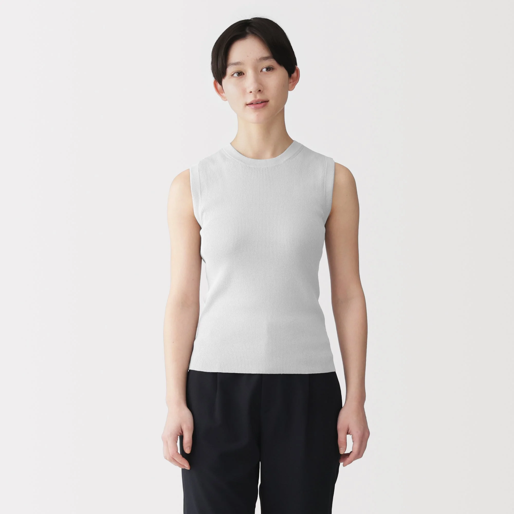 Light Knit Sleeveless Sweater - Image 10