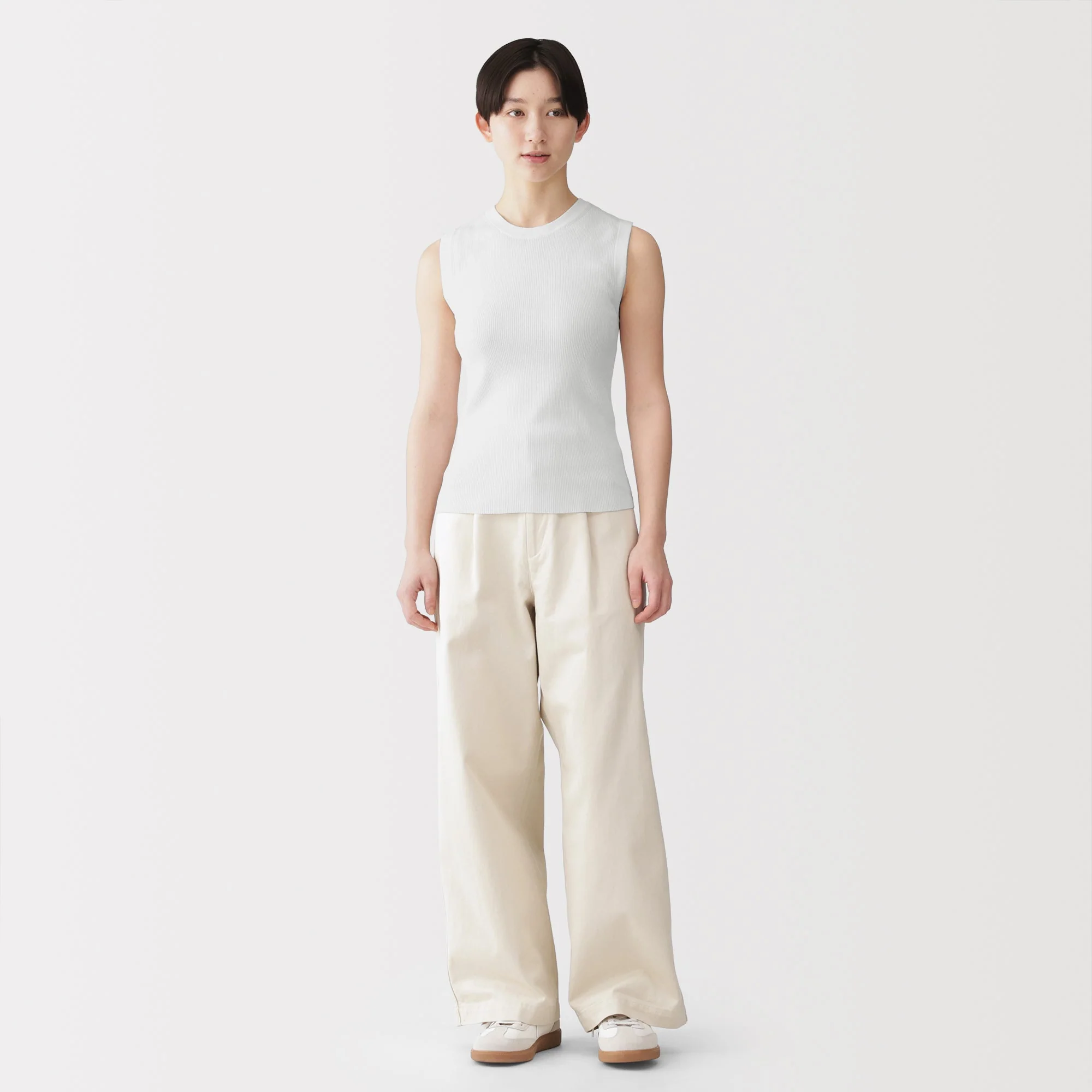 Light Knit Sleeveless Sweater - Image 18