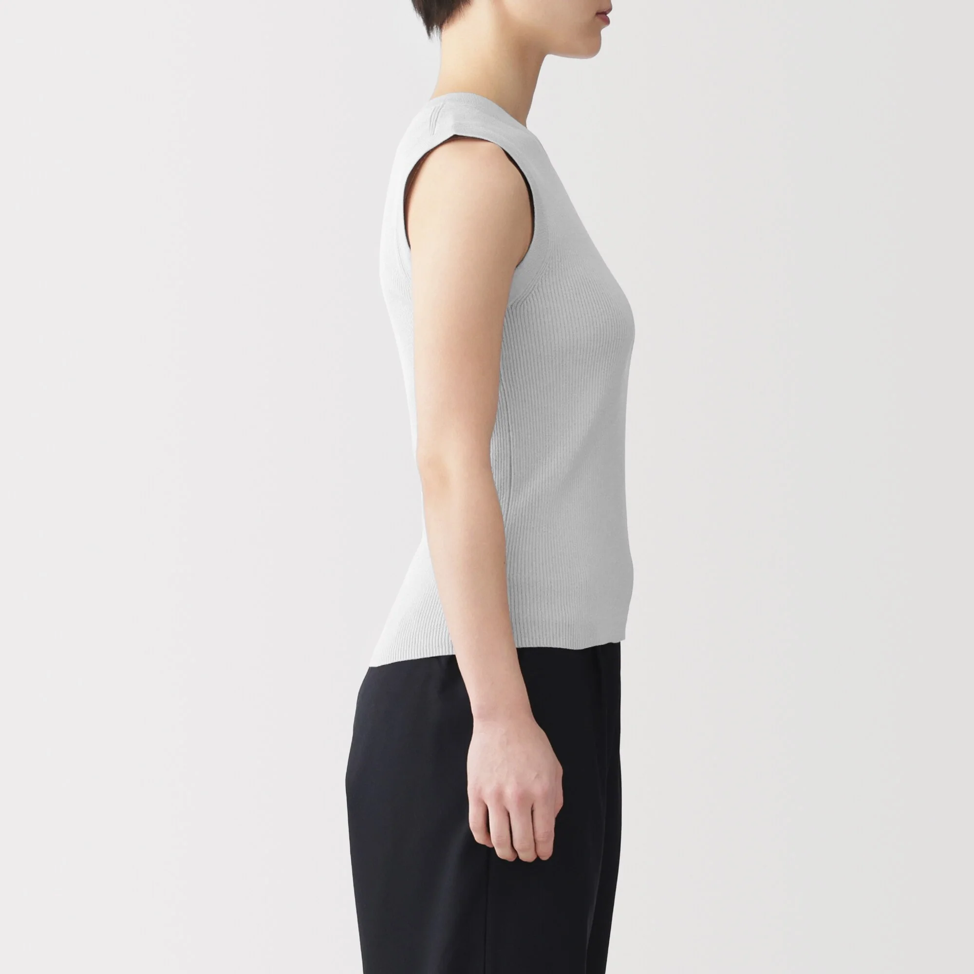 Light Knit Sleeveless Sweater - Image 27