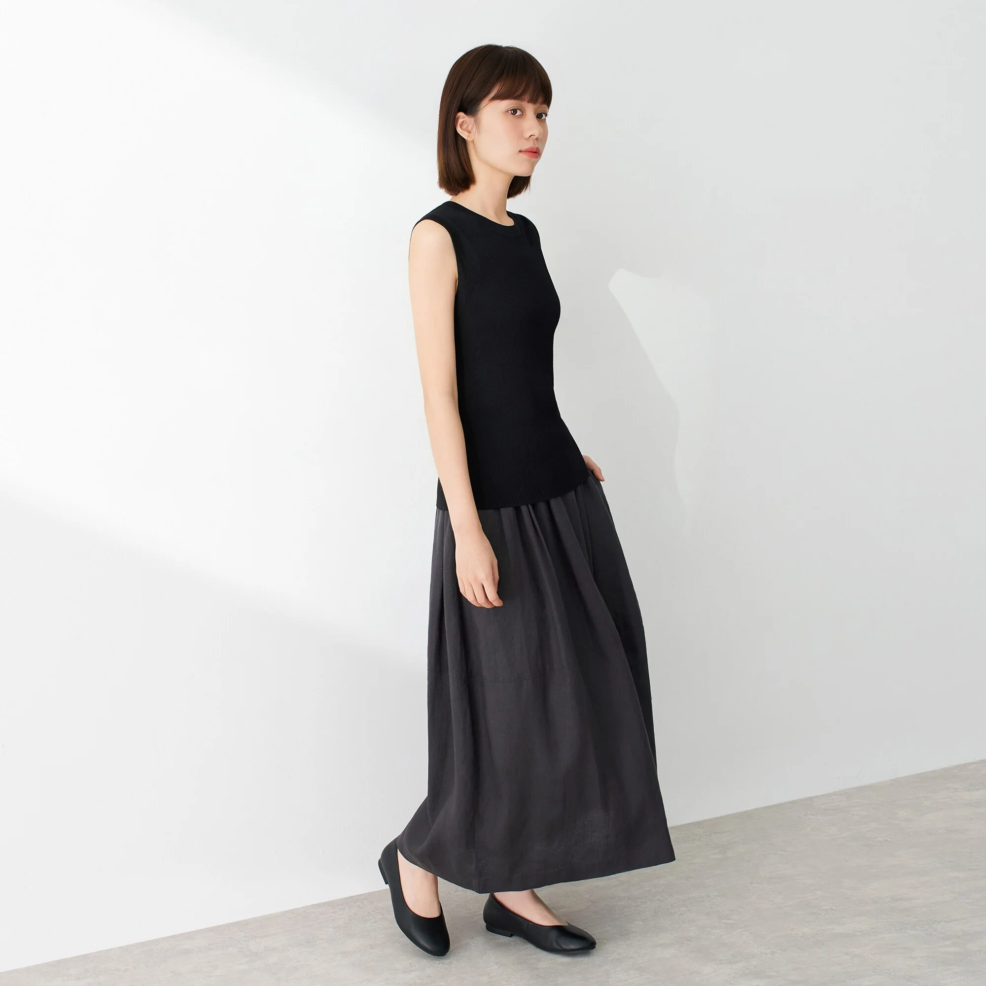 Light Knit Sleeveless Sweater - Image 3