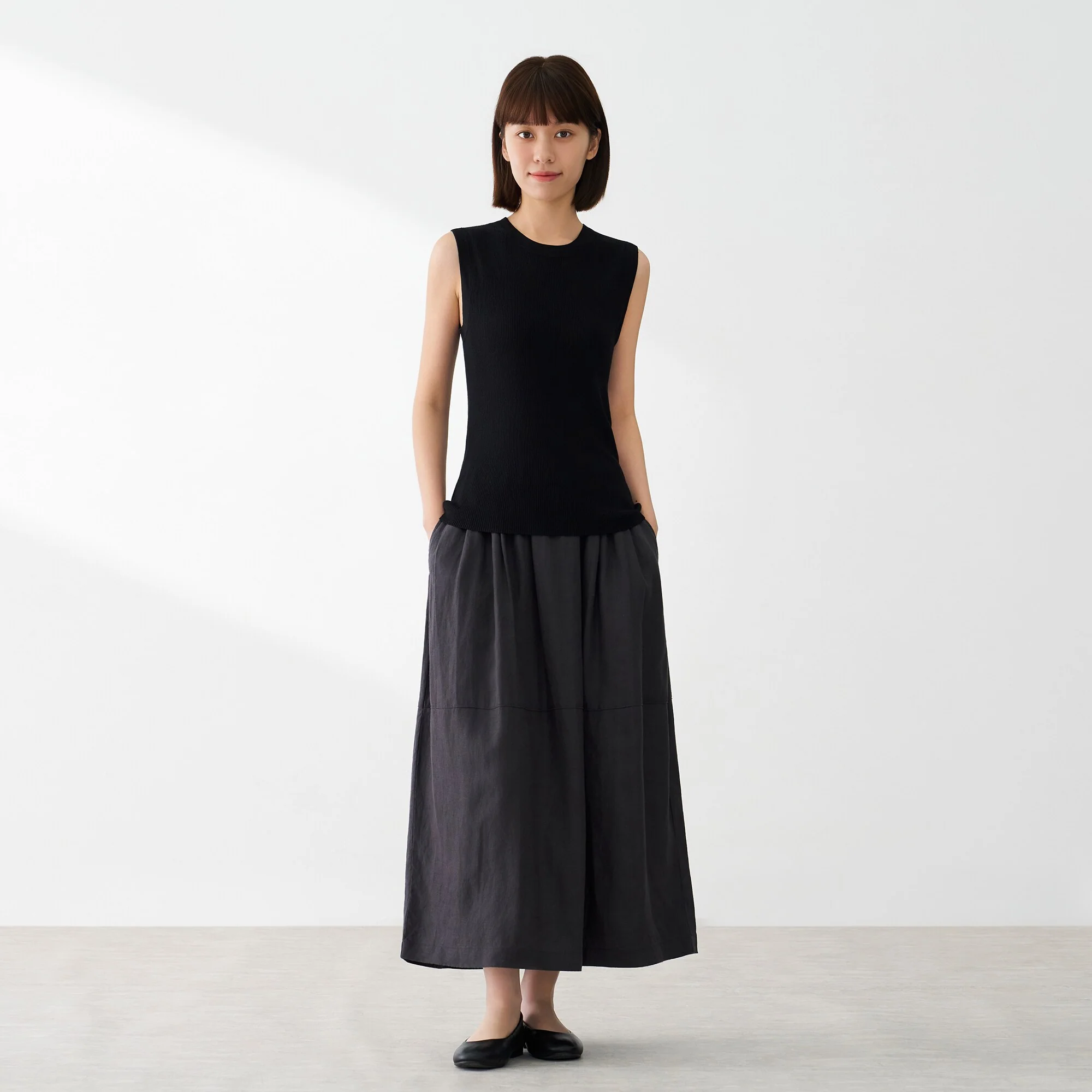 Light Knit Sleeveless Sweater - Image 4