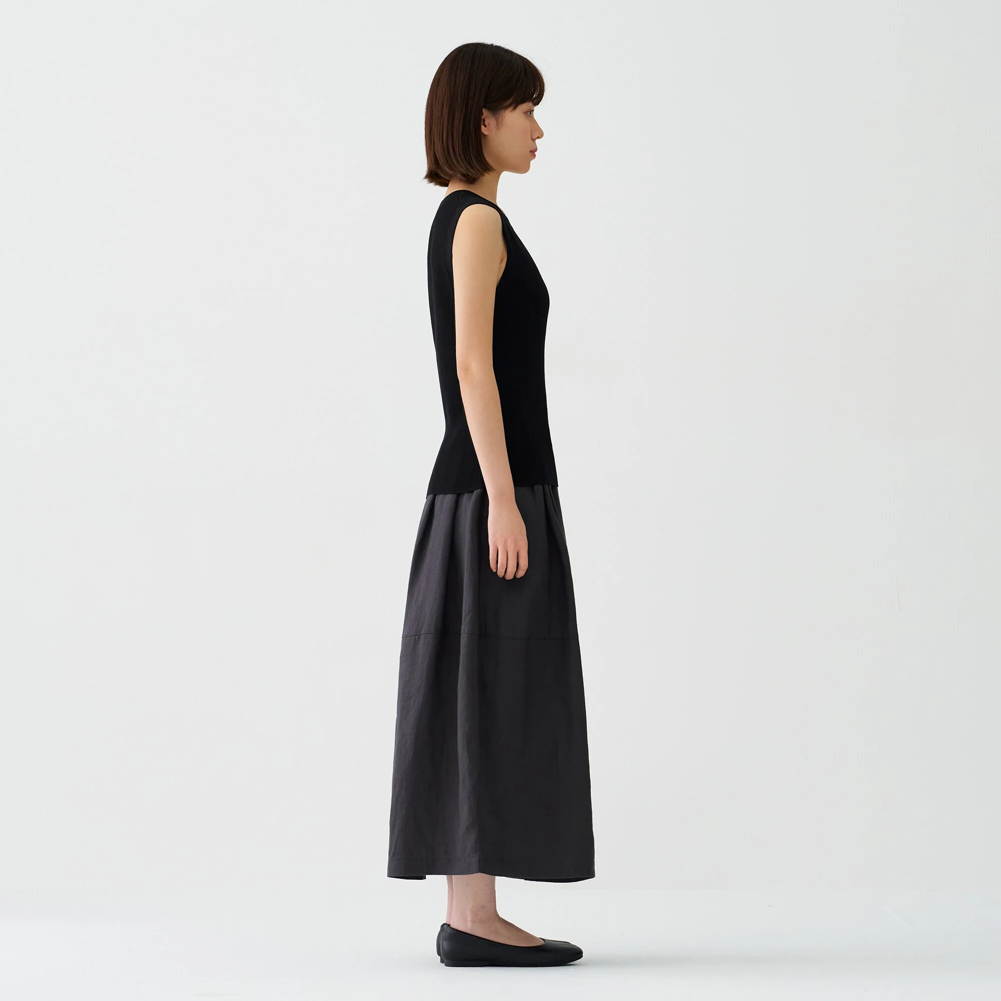 Light Knit Sleeveless Sweater - Image 5