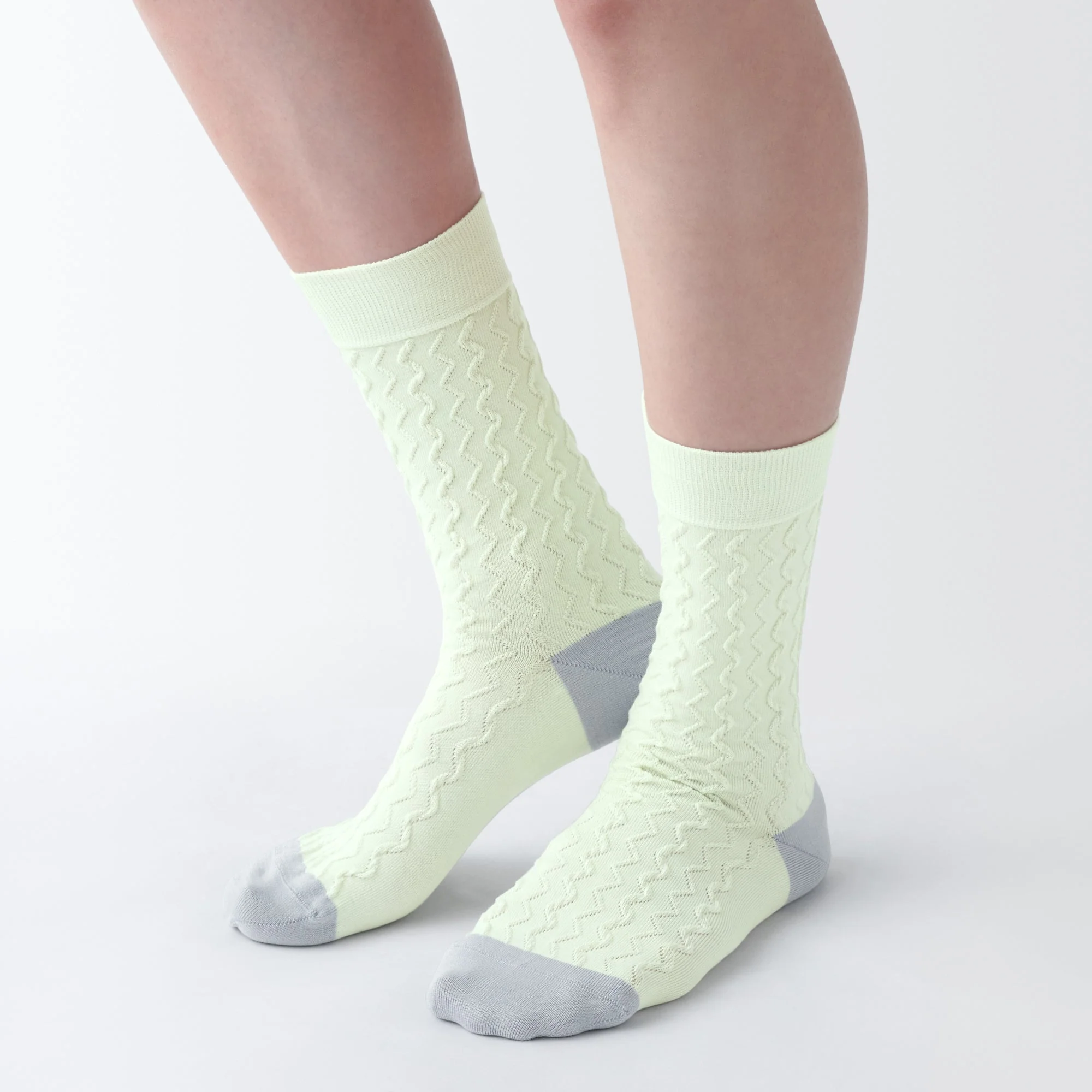 Lustrous Cotton Yarn Pattern Stitch Socks - Image 5