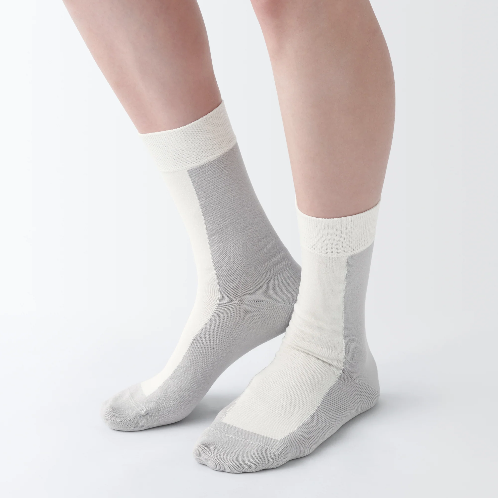 Lustrous Cotton Yarn Patterned Socks