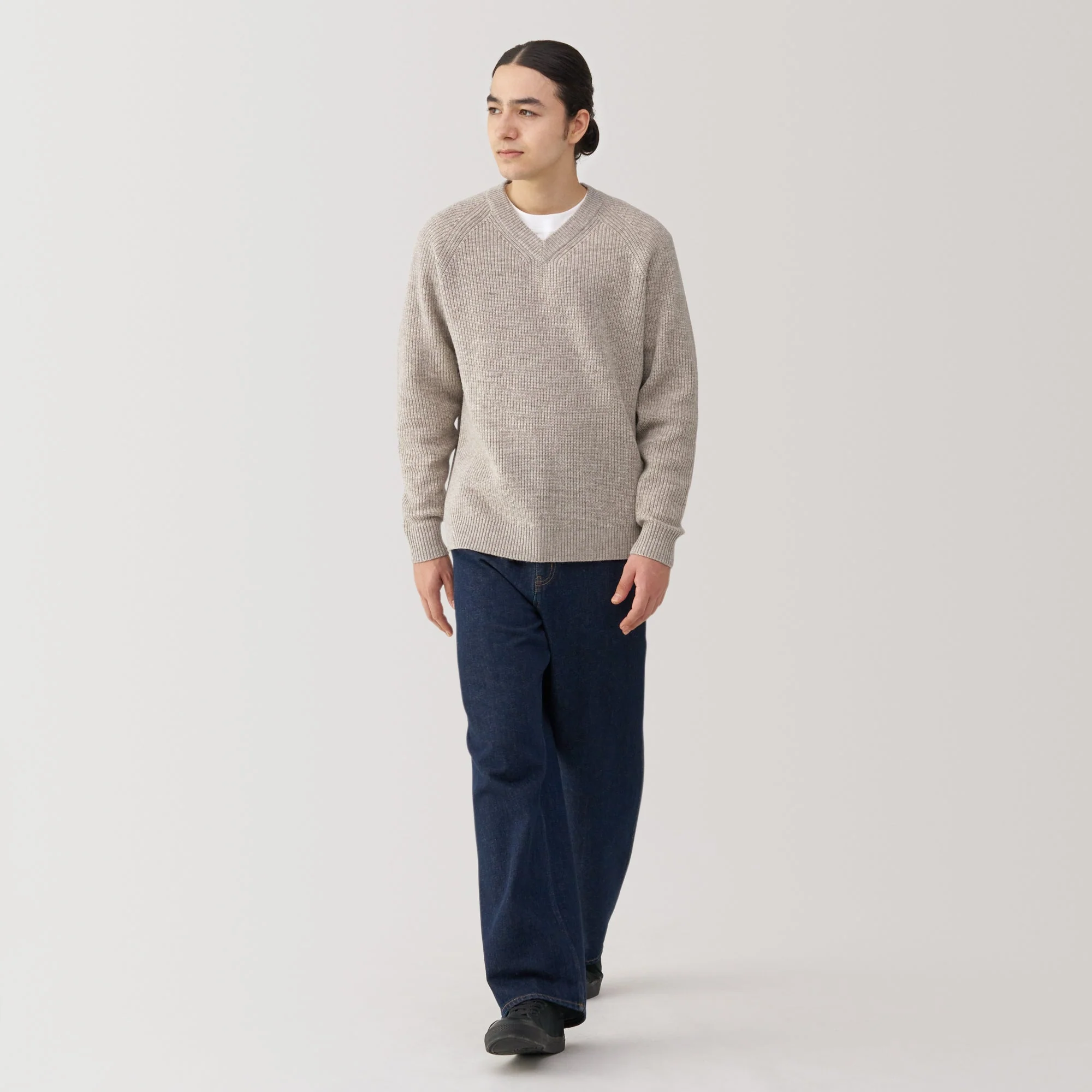 Men's Mid-Gauge V Neck Sweater - Image 11
