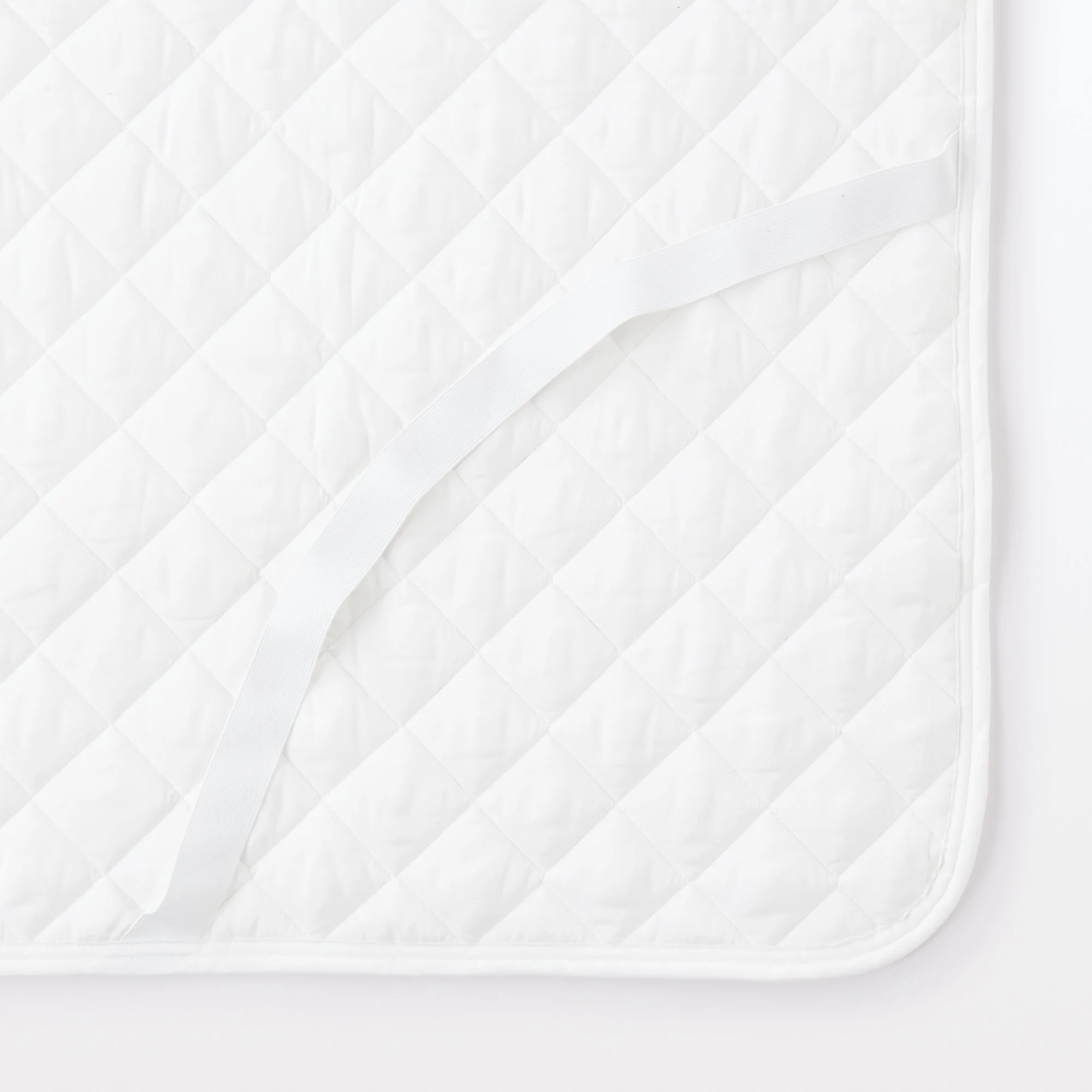 Polyester Bed Pad with Elastic D & K - Image 2