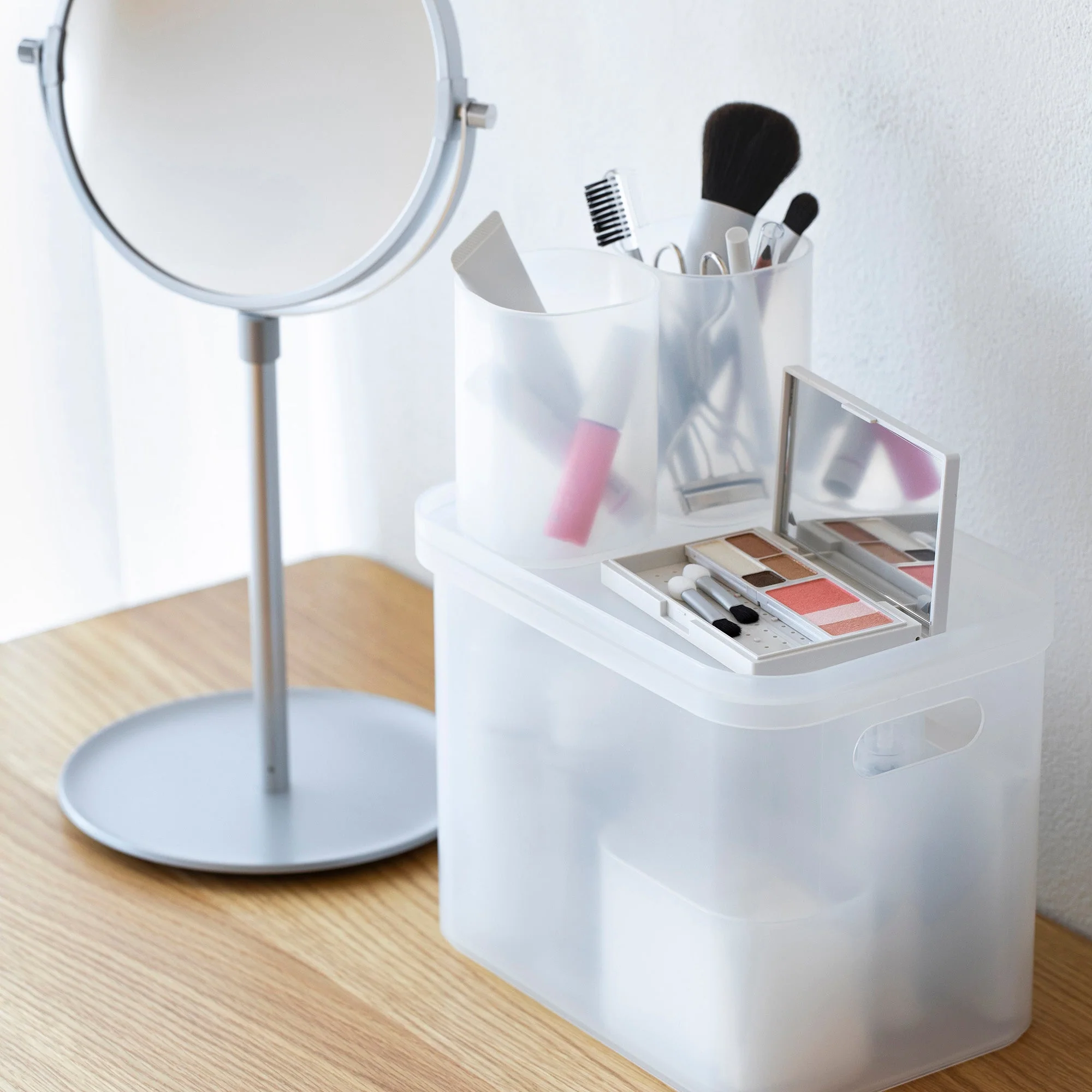 Recycled Polypropylene Makeup Brush and Pencil Stand - Image 5