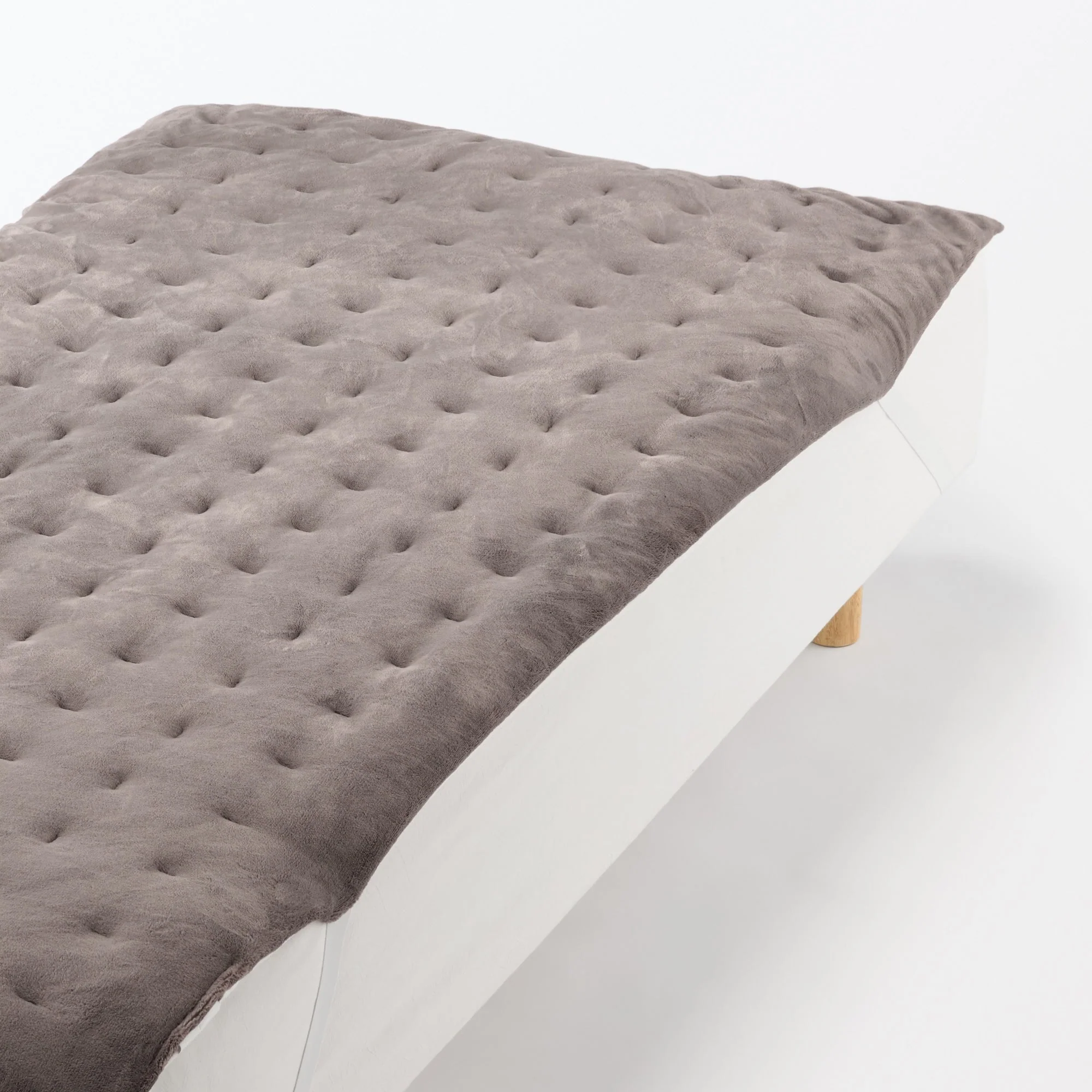 Recycled Polyester Warm Fiber Thick Quilted Pad - Image 5