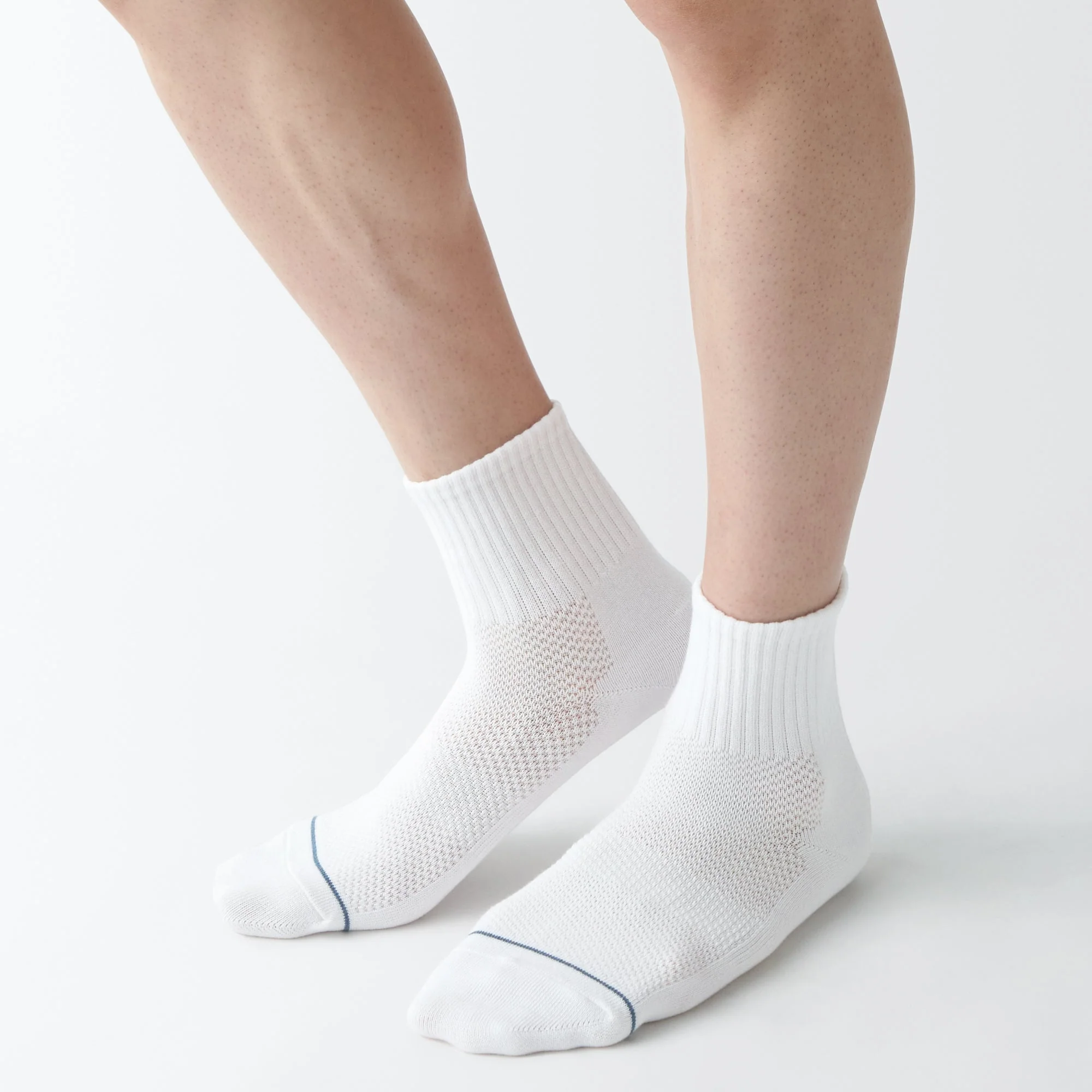 Right Angle Breathable Mesh Short Socks