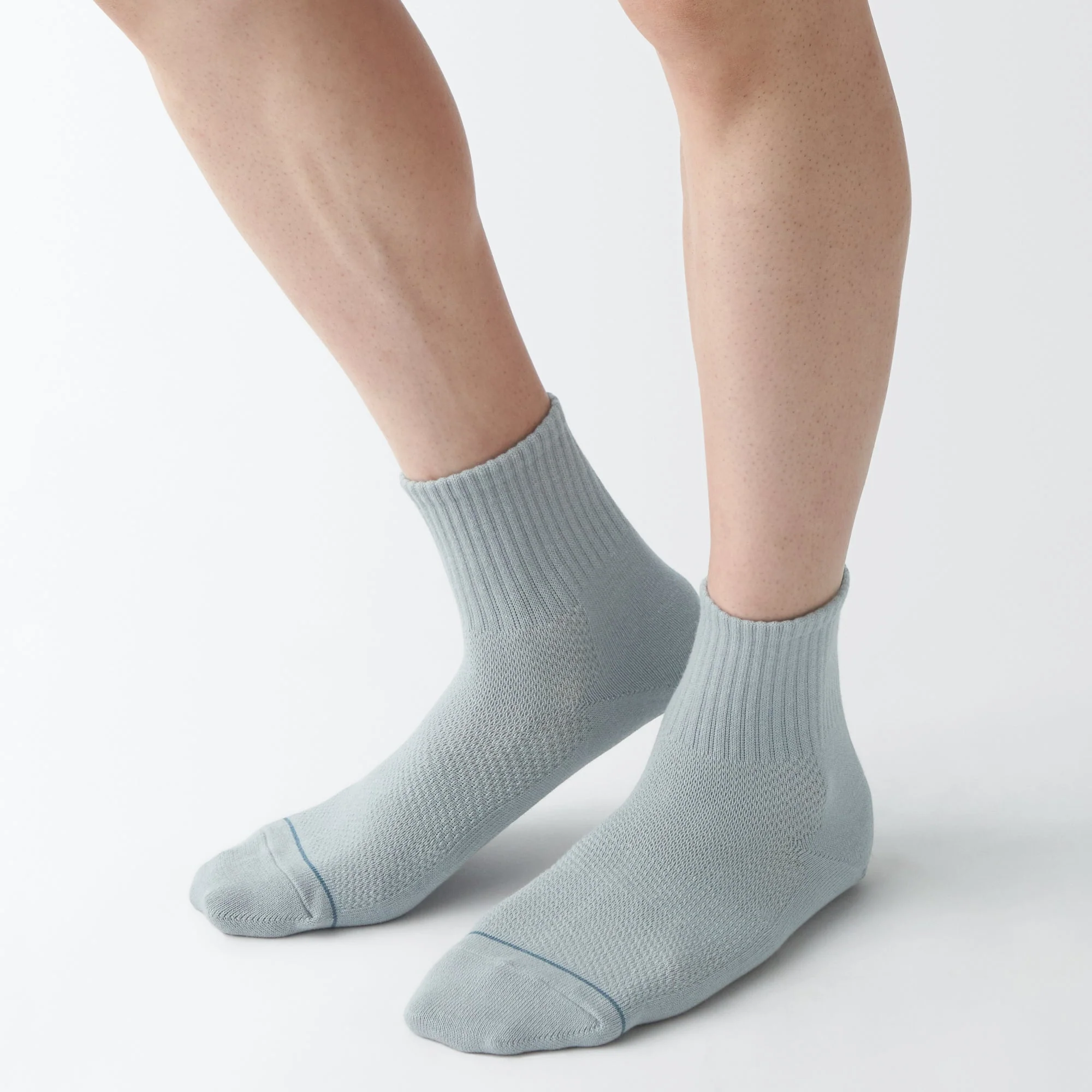 Right Angle Breathable Mesh Short Socks - Image 3