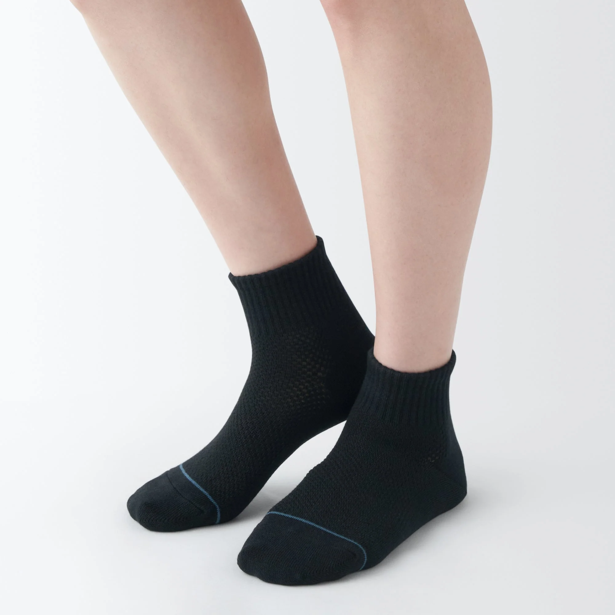 Right Angle Breathable Mesh Short Socks - Image 3