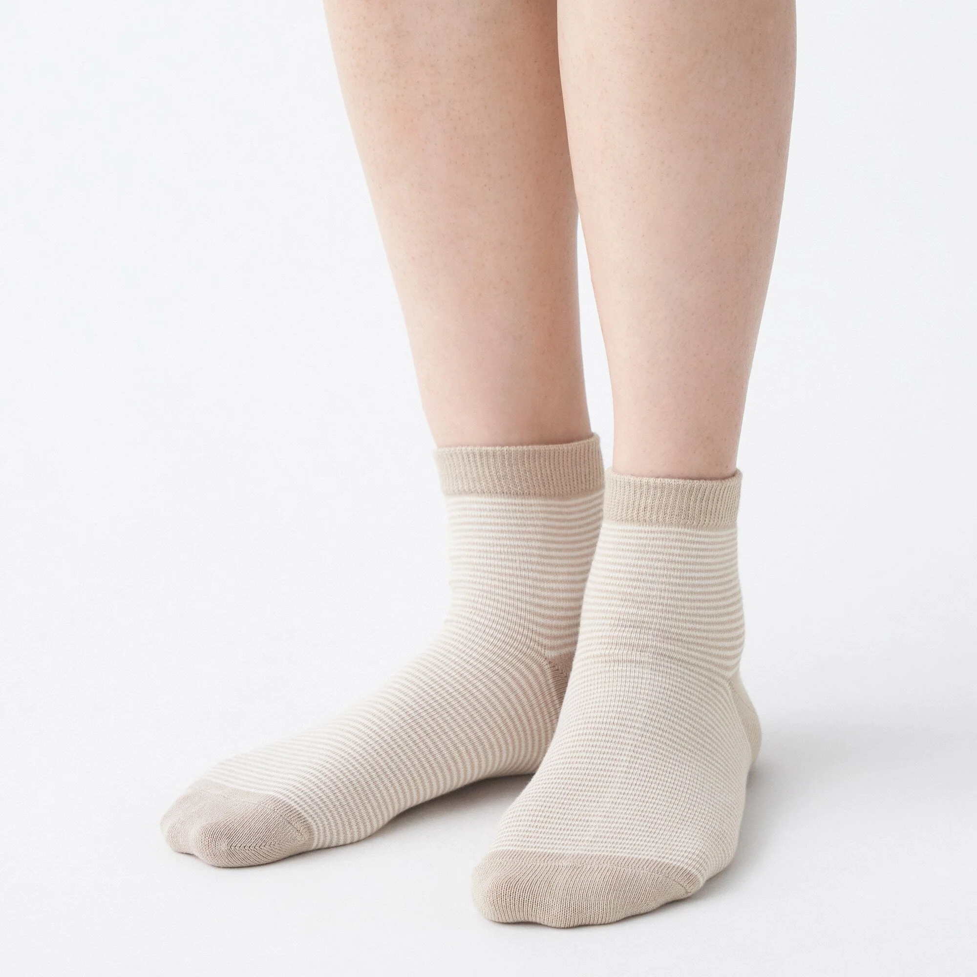Right Angle Loose Top Short Socks - Image 3