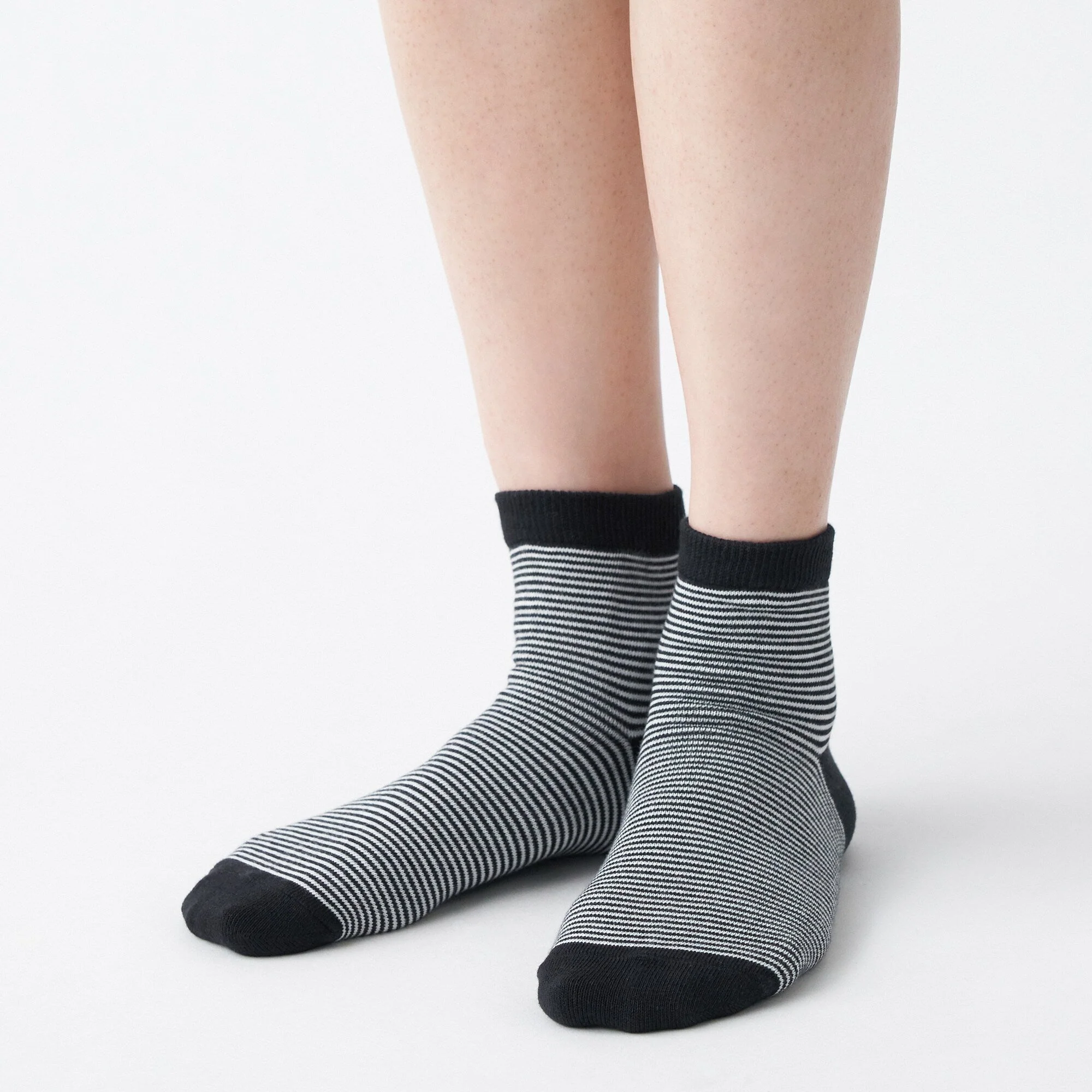 Right Angle Loose Top Short Socks - Image 9