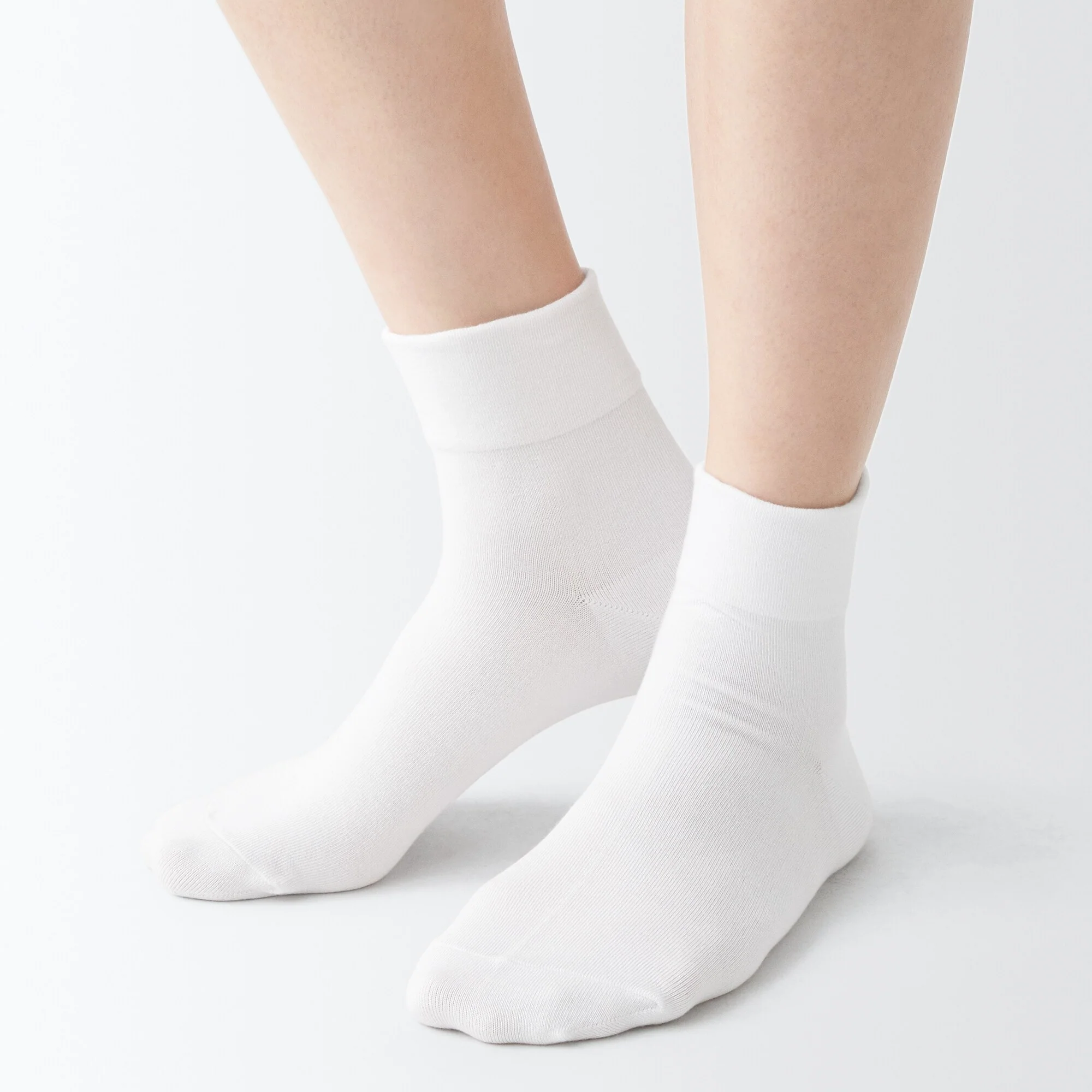 Right Angle Loose Top Short Socks - Image 7