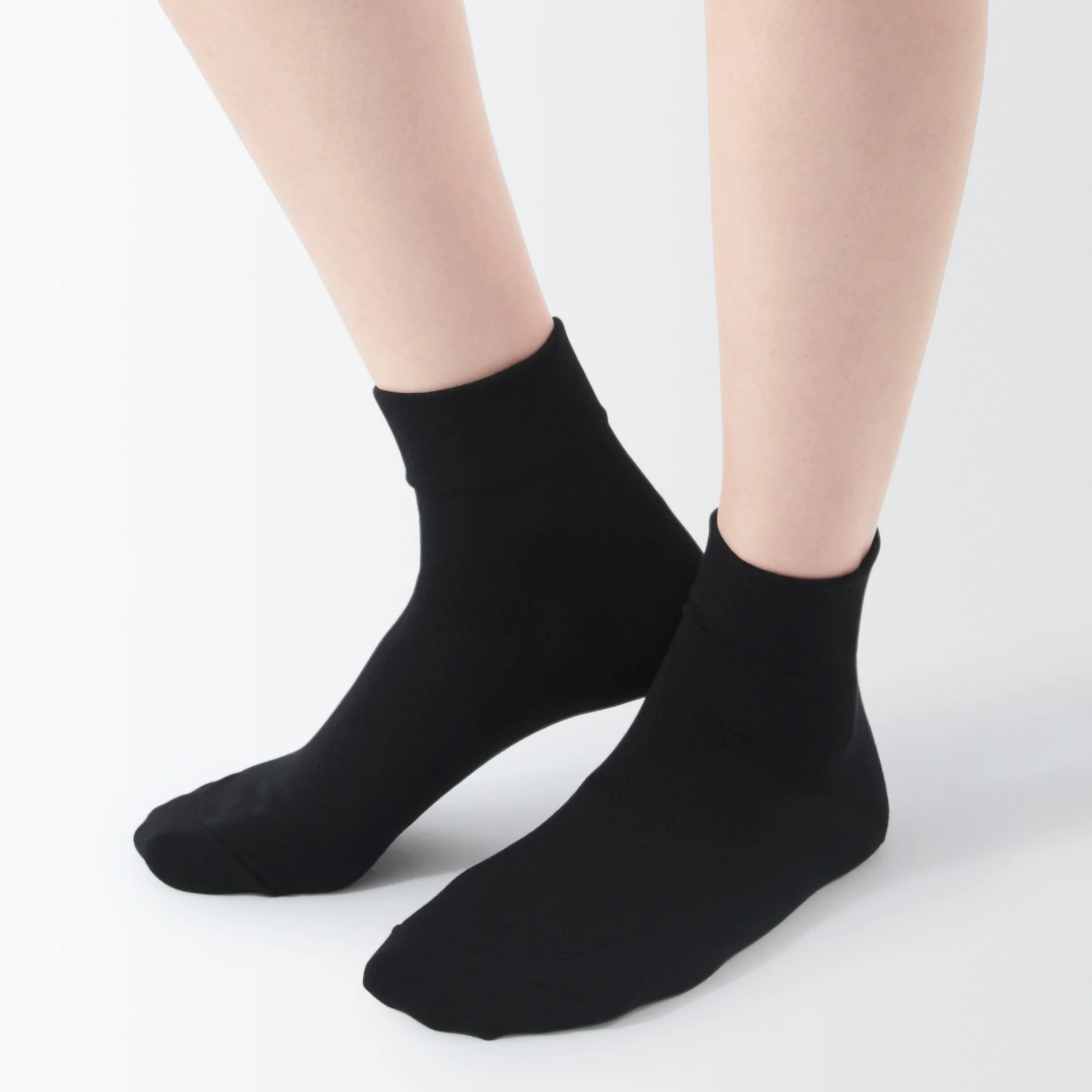 Right Angle Loose Top Short Socks - Image 11