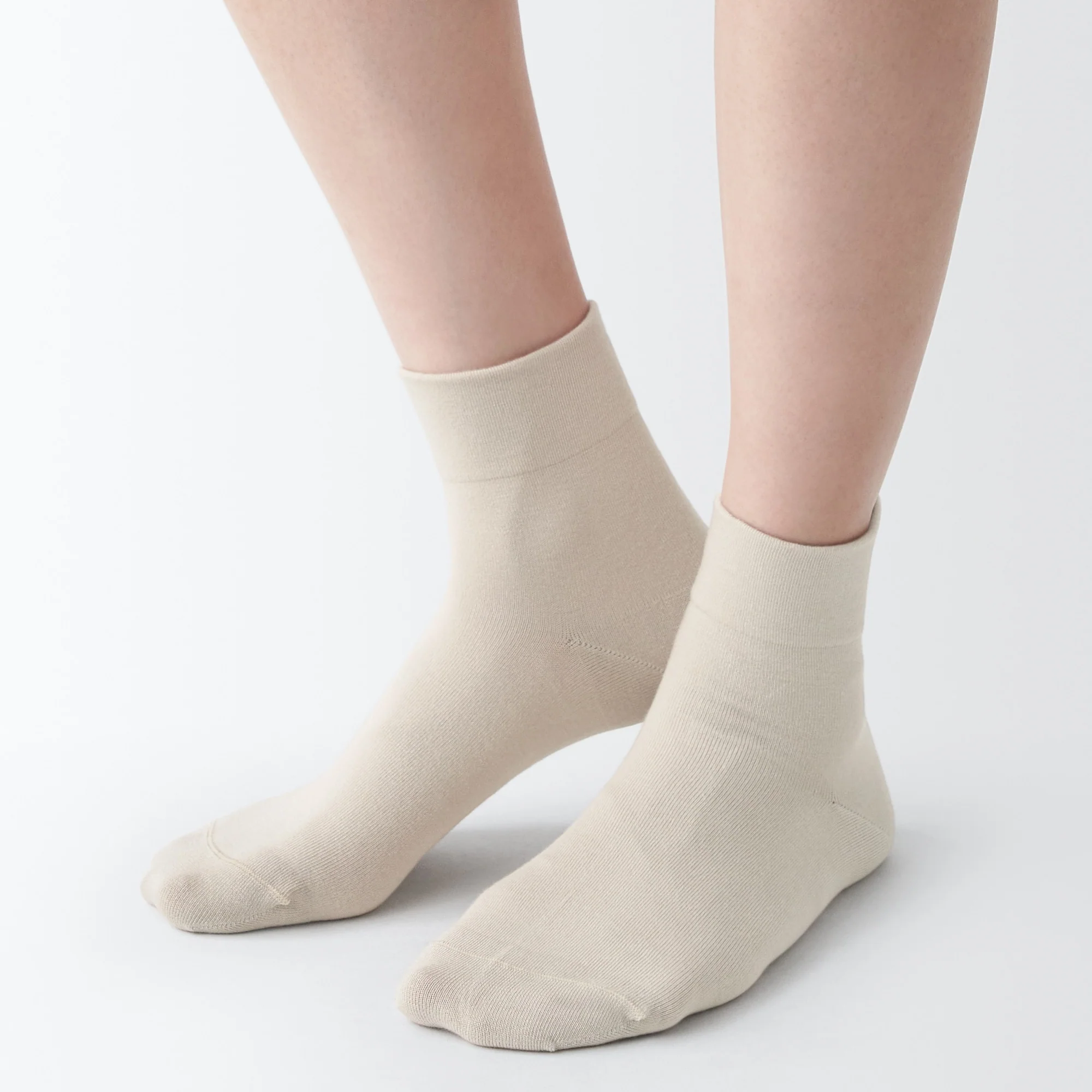 Right Angle Loose Top Short Socks - Image 3
