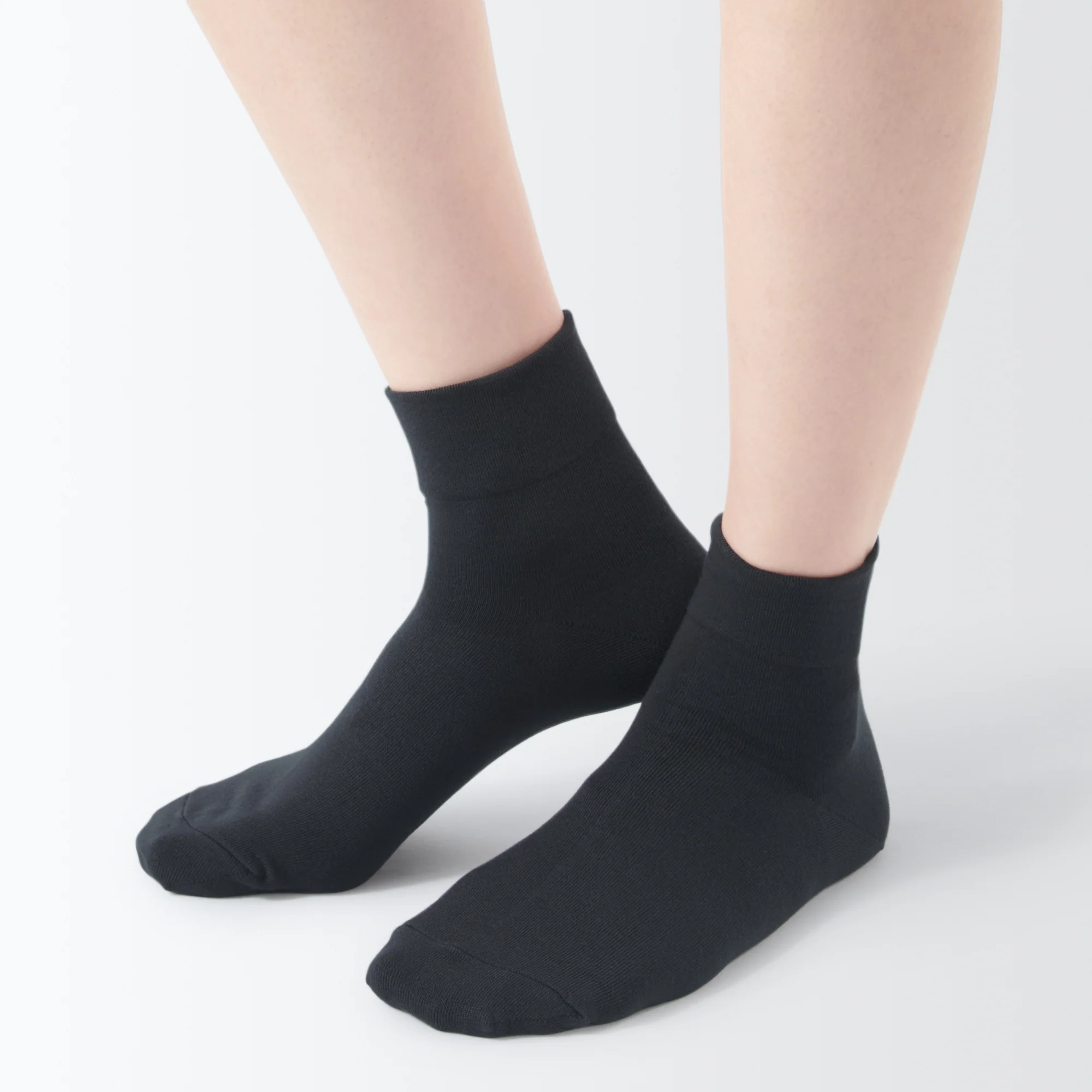 Right Angle Loose Top Short Socks - Image 9