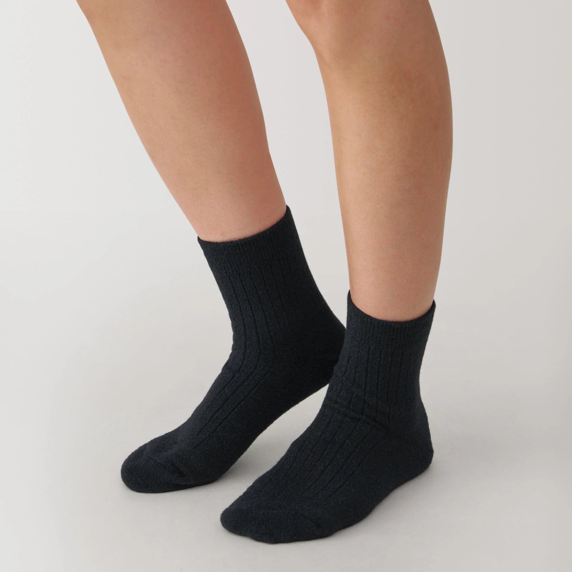 Right Angle Loose Top Short Socks - Image 4