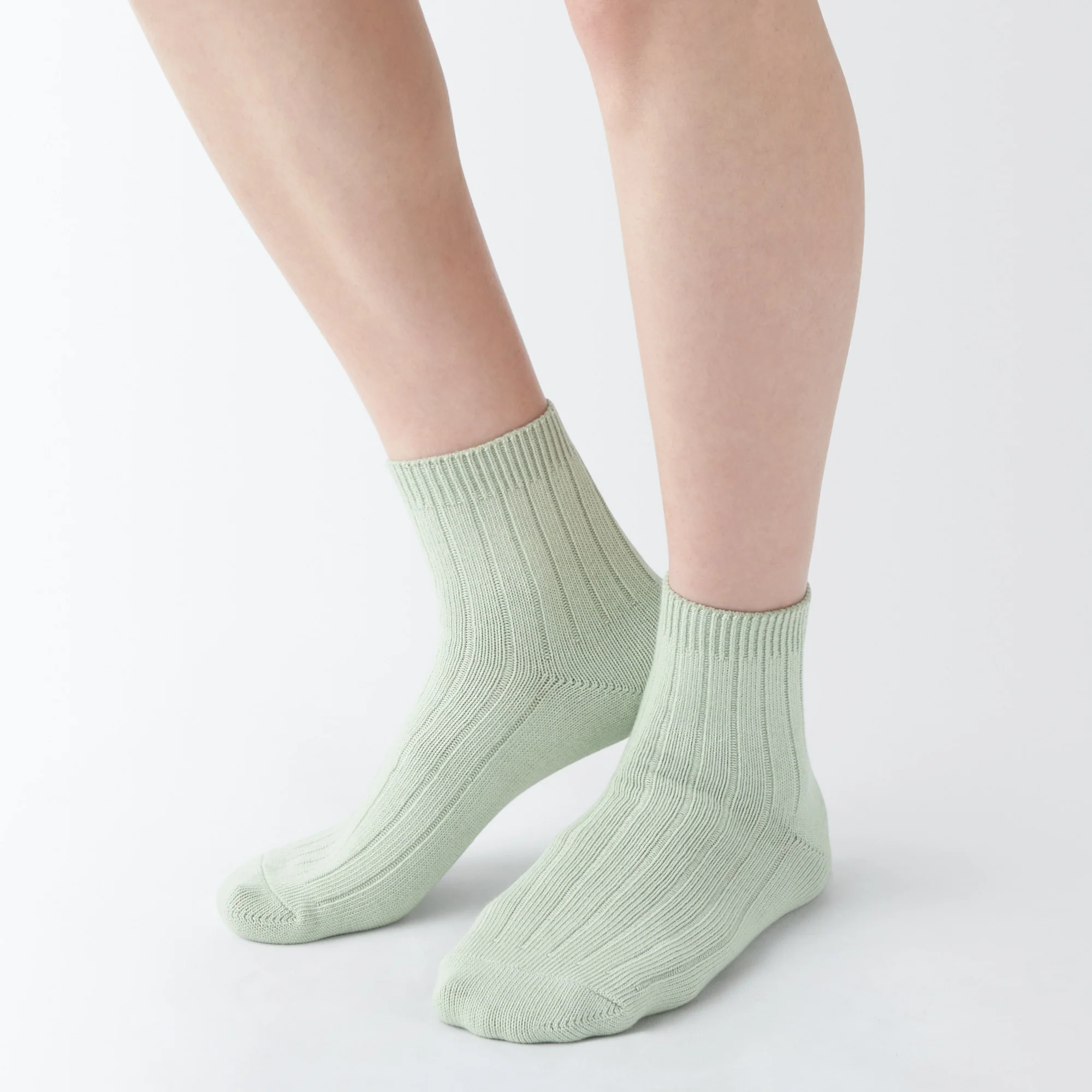 Right Angle Loose Top Short Socks - Image 19