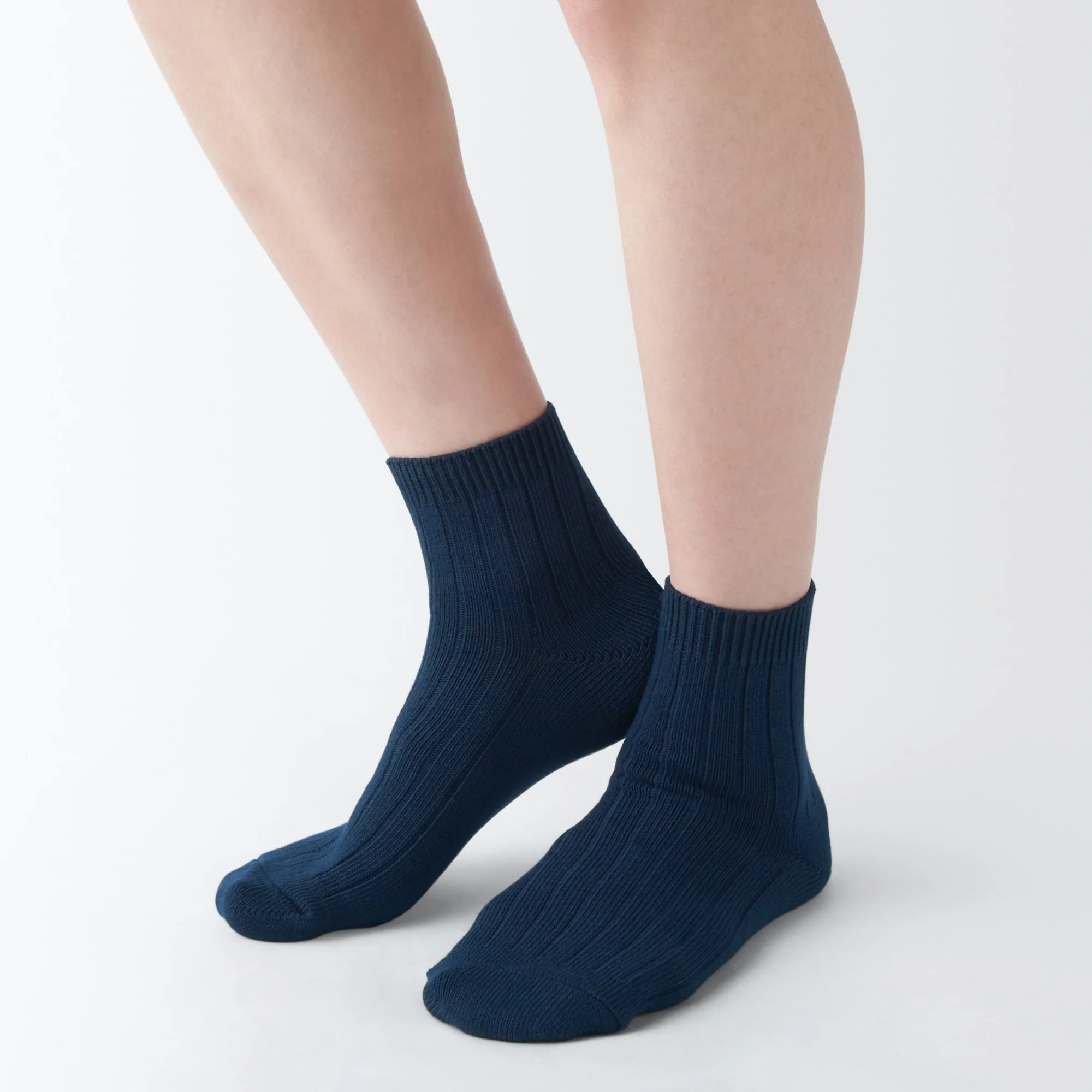 Right Angle Loose Top Short Socks - Image 21