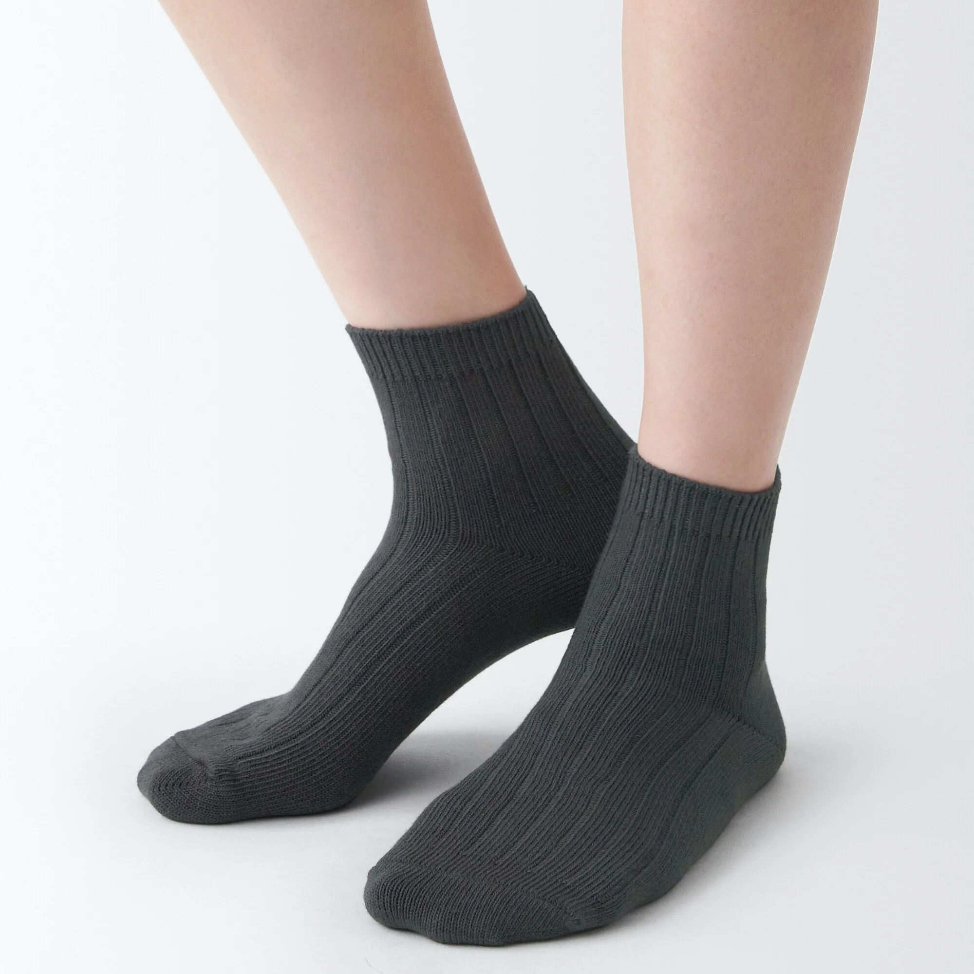 Right Angle Loose Top Short Socks - Image 9