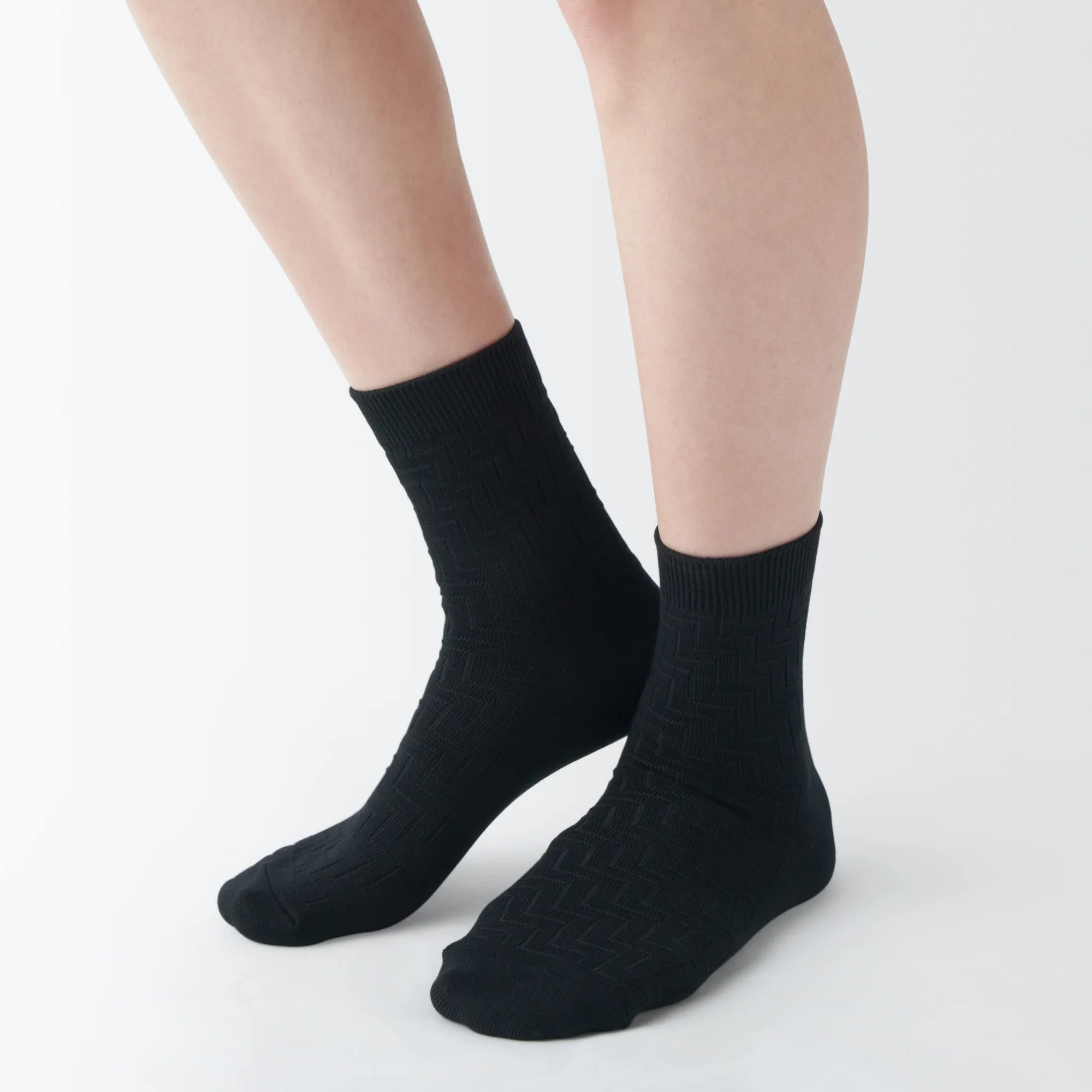 Right Angle Loose Top Short Socks - Image 11