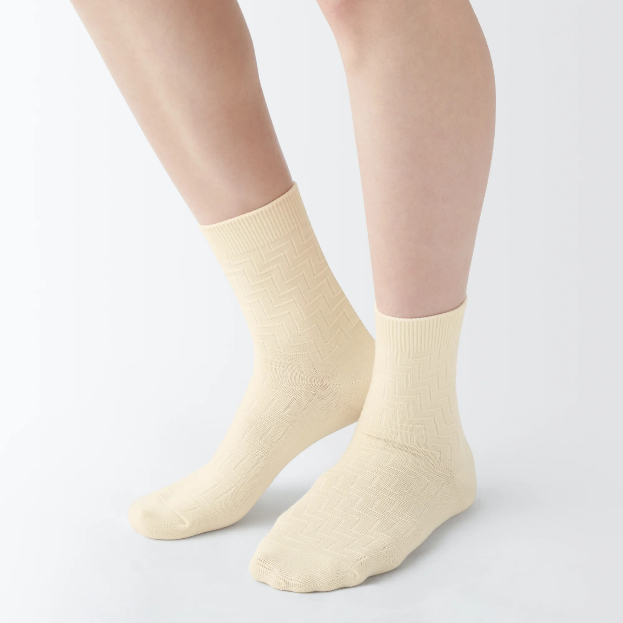 Right Angle Loose Top Short Socks - Image 13