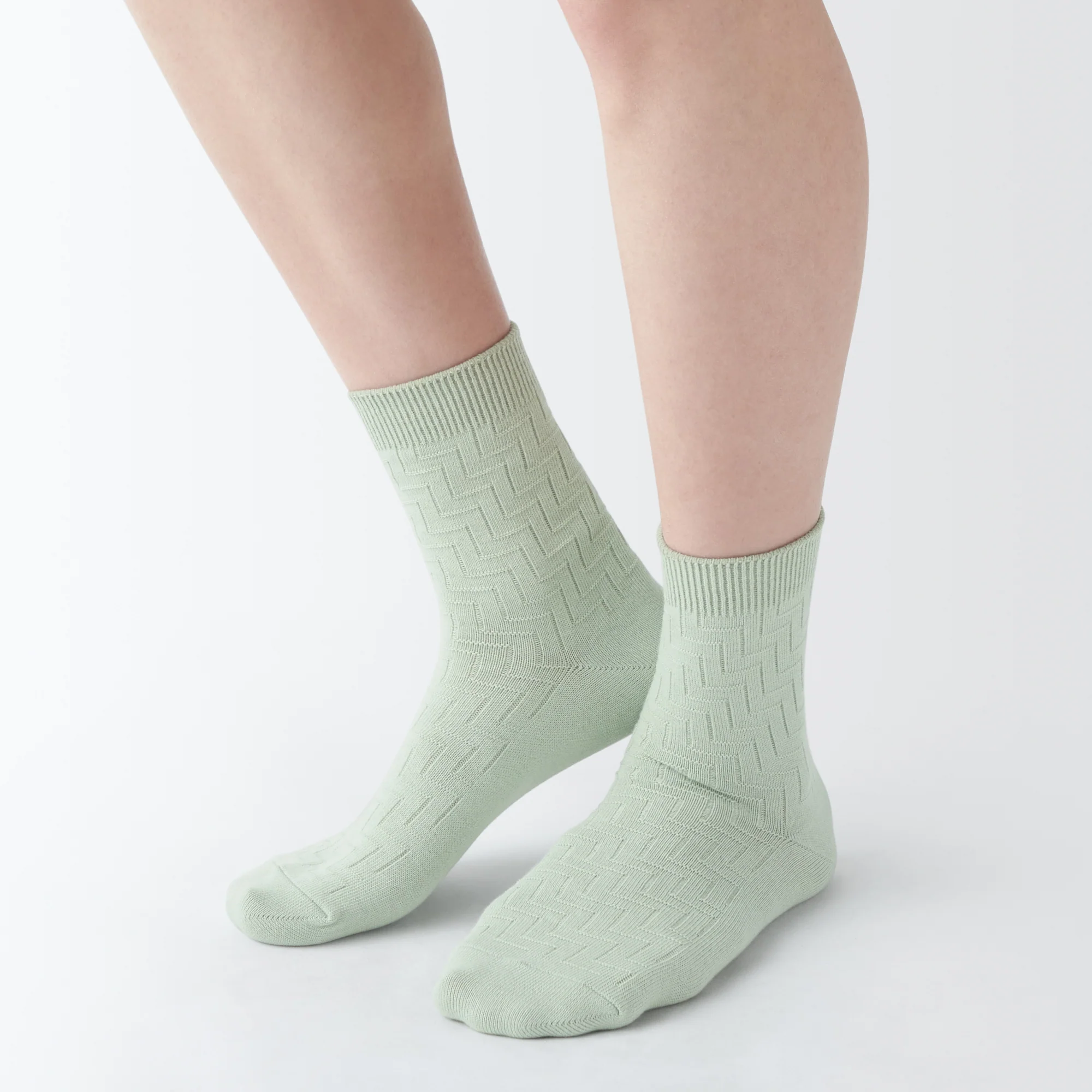 Right Angle Loose Top Short Socks - Image 17