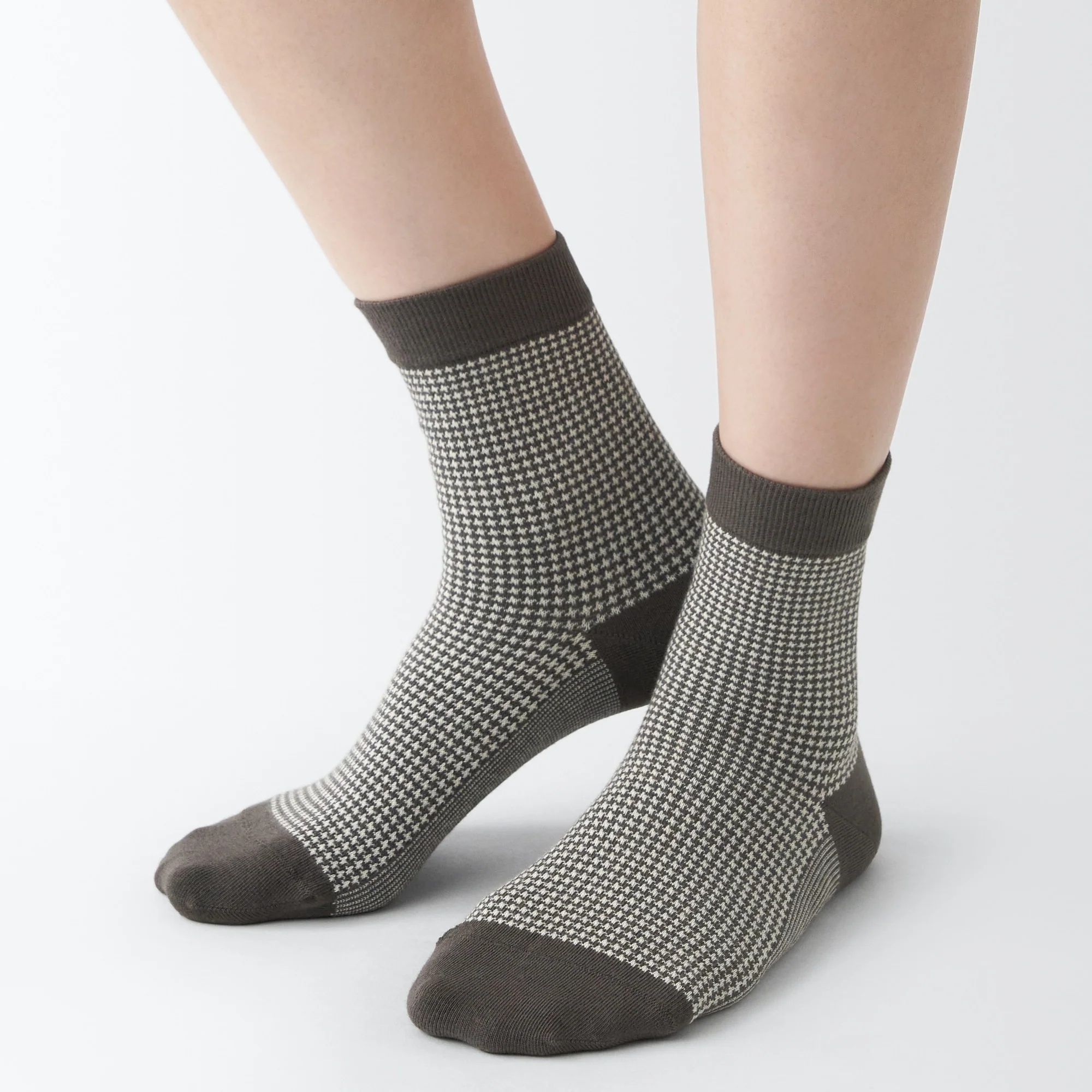 Right Angle Loose Top Short Socks - Houndstooth Pattern