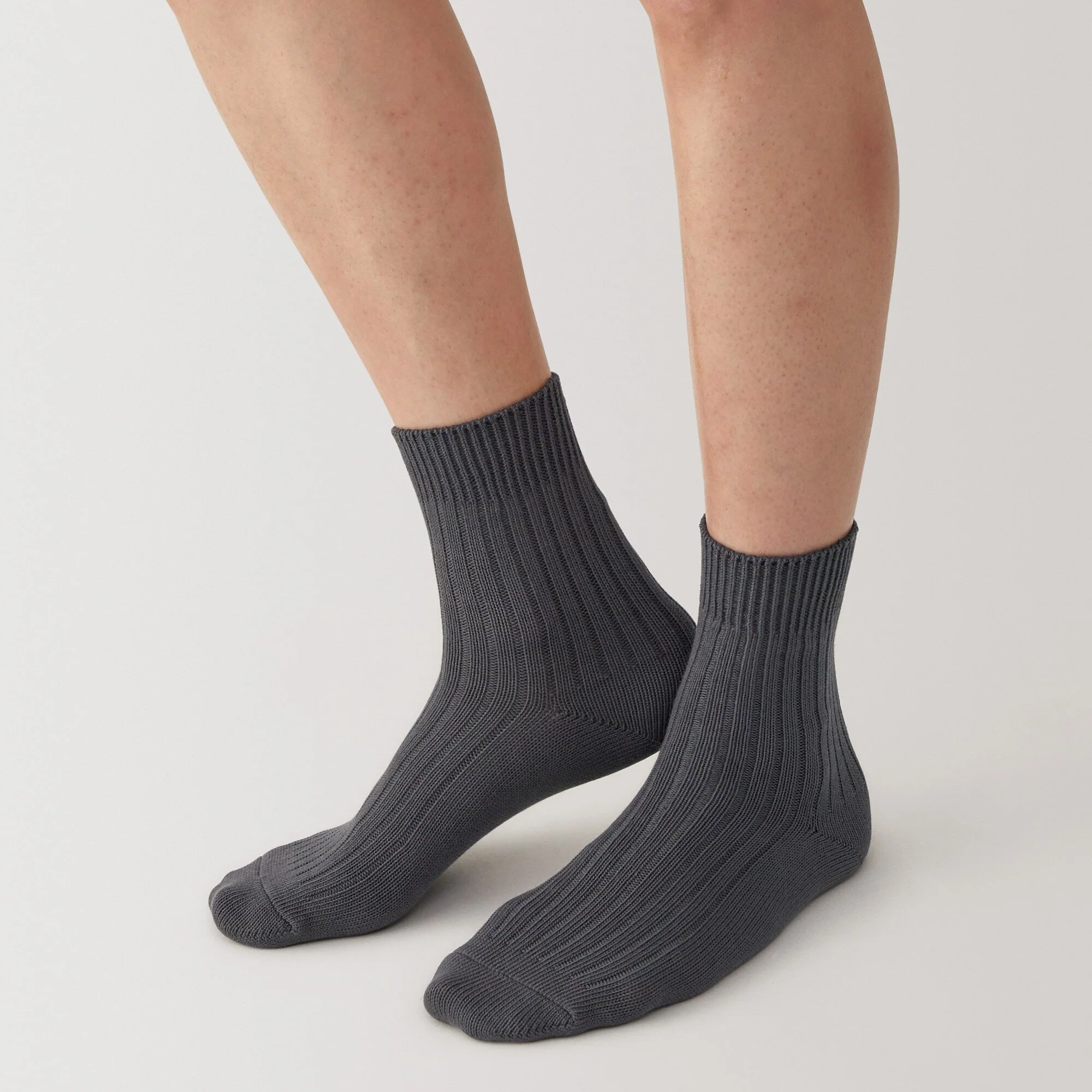 Right Angle Ribbed Thick Short Socks - Image 12