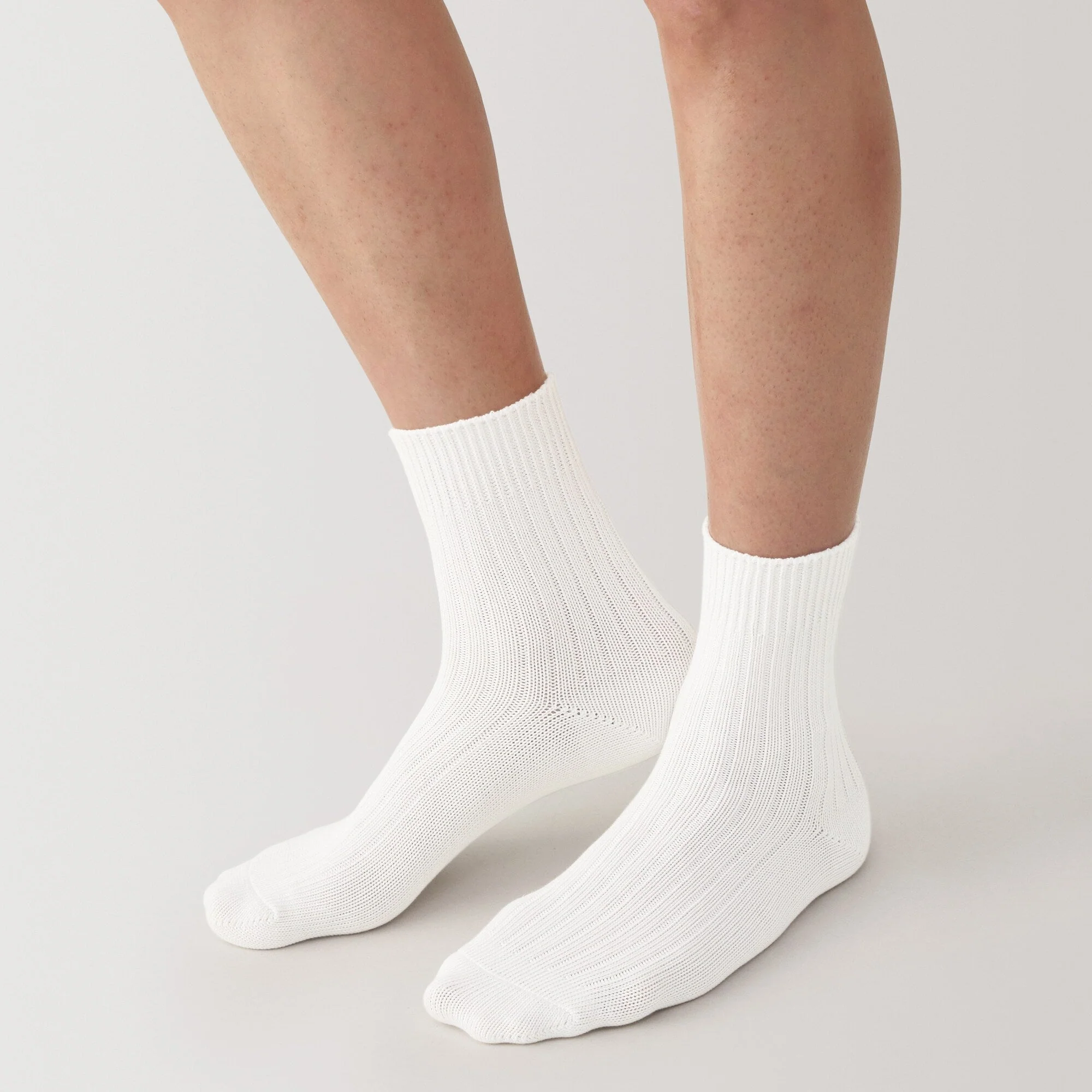 Right Angle Ribbed Thick Short Socks - Image 6