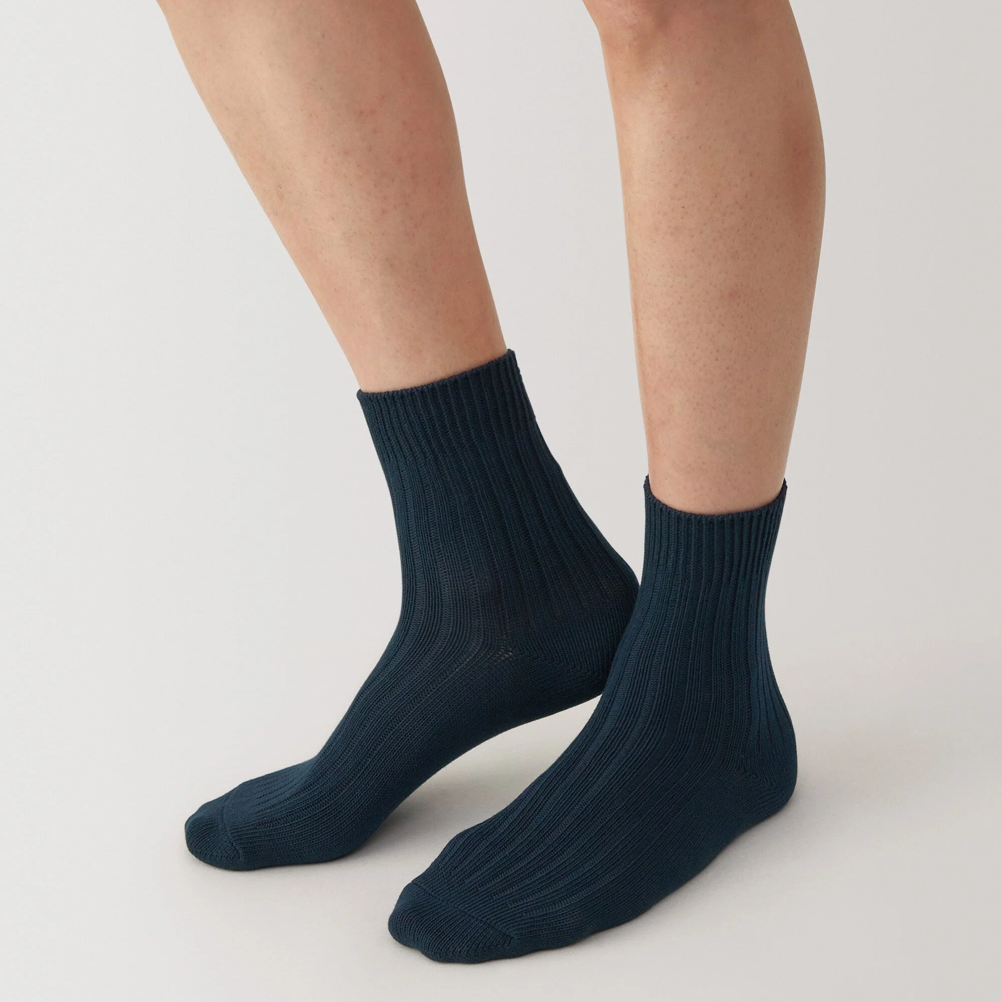 Right Angle Ribbed Thick Short Socks - Image 8