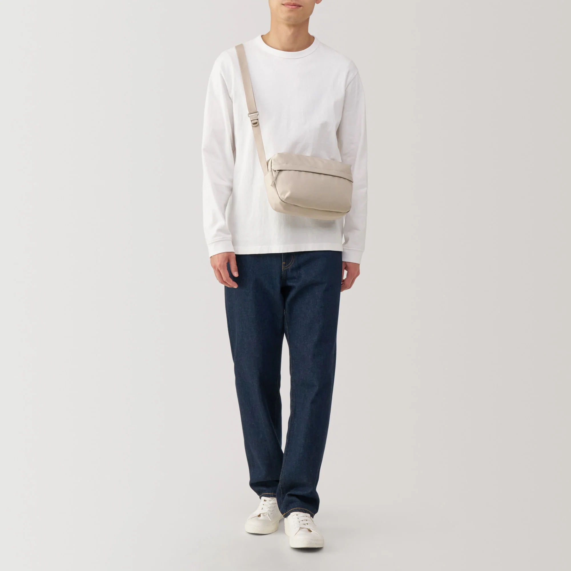 Water Repellent Shoulder Bag - Image 40